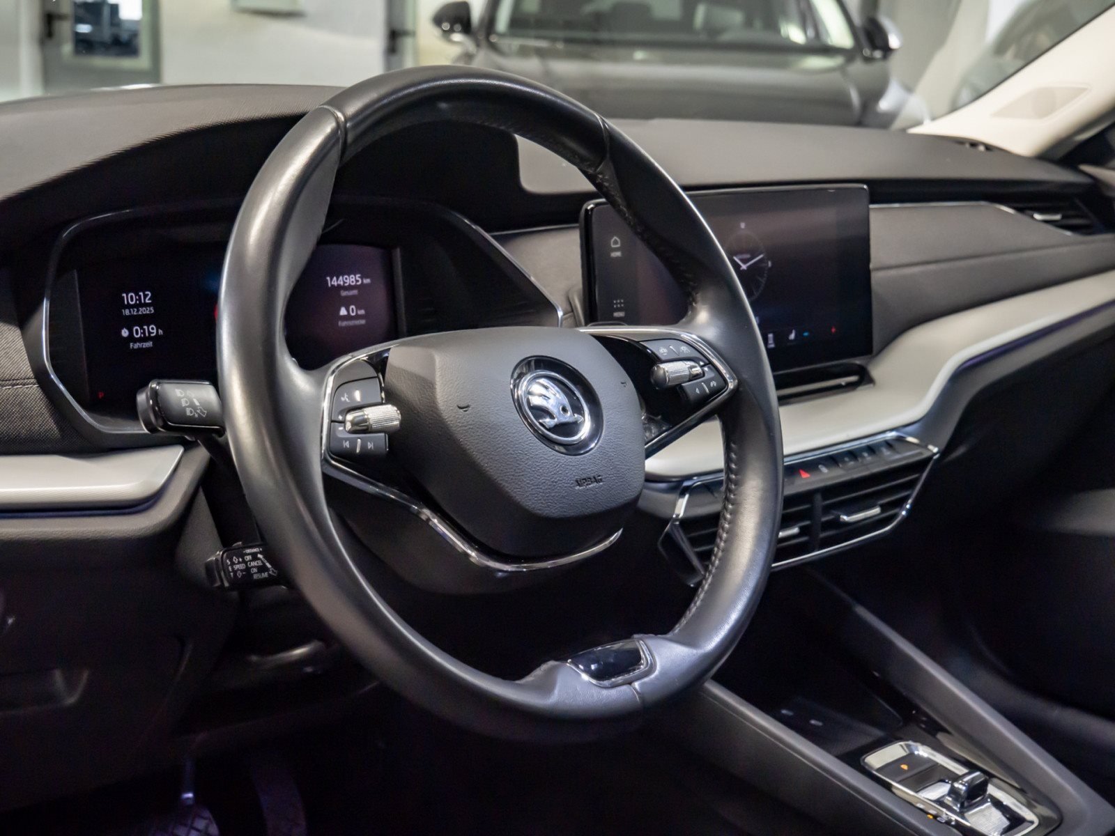 Octavia Combi STYLE TDI DSG+AHK+ALU 17+STANDHEIZUNG+RÜCKFAHRKAMERA+HUD+NAVI+PARK ASSIS