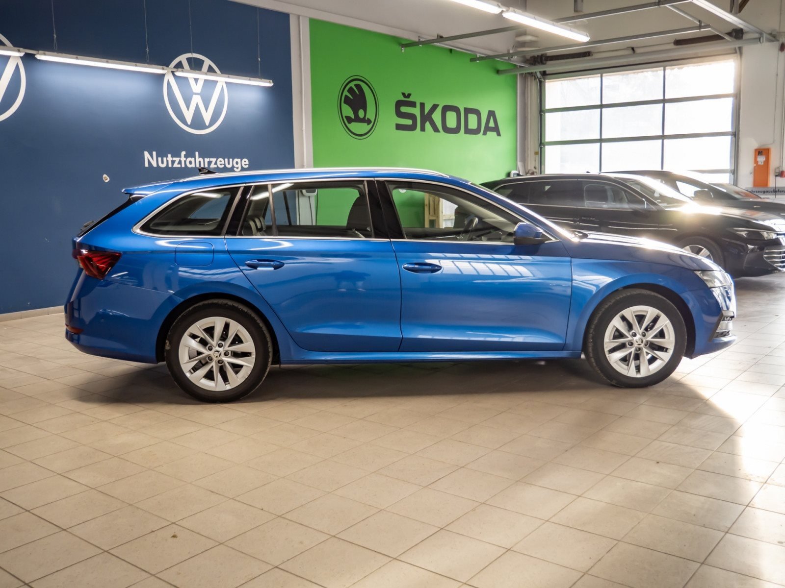 Octavia Combi STYLE TDI DSG+AHK+ALU 17+STANDHEIZUNG+RÜCKFAHRKAMERA+HUD+NAVI+PARK ASSIS