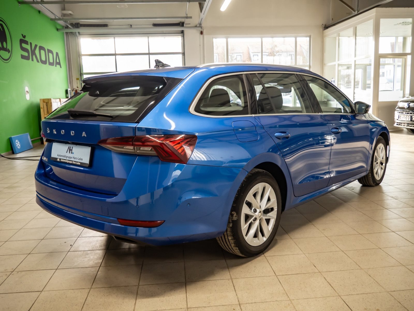 Octavia Combi STYLE TDI DSG+AHK+ALU 17+STANDHEIZUNG+RÜCKFAHRKAMERA+HUD+NAVI+PARK ASSIS