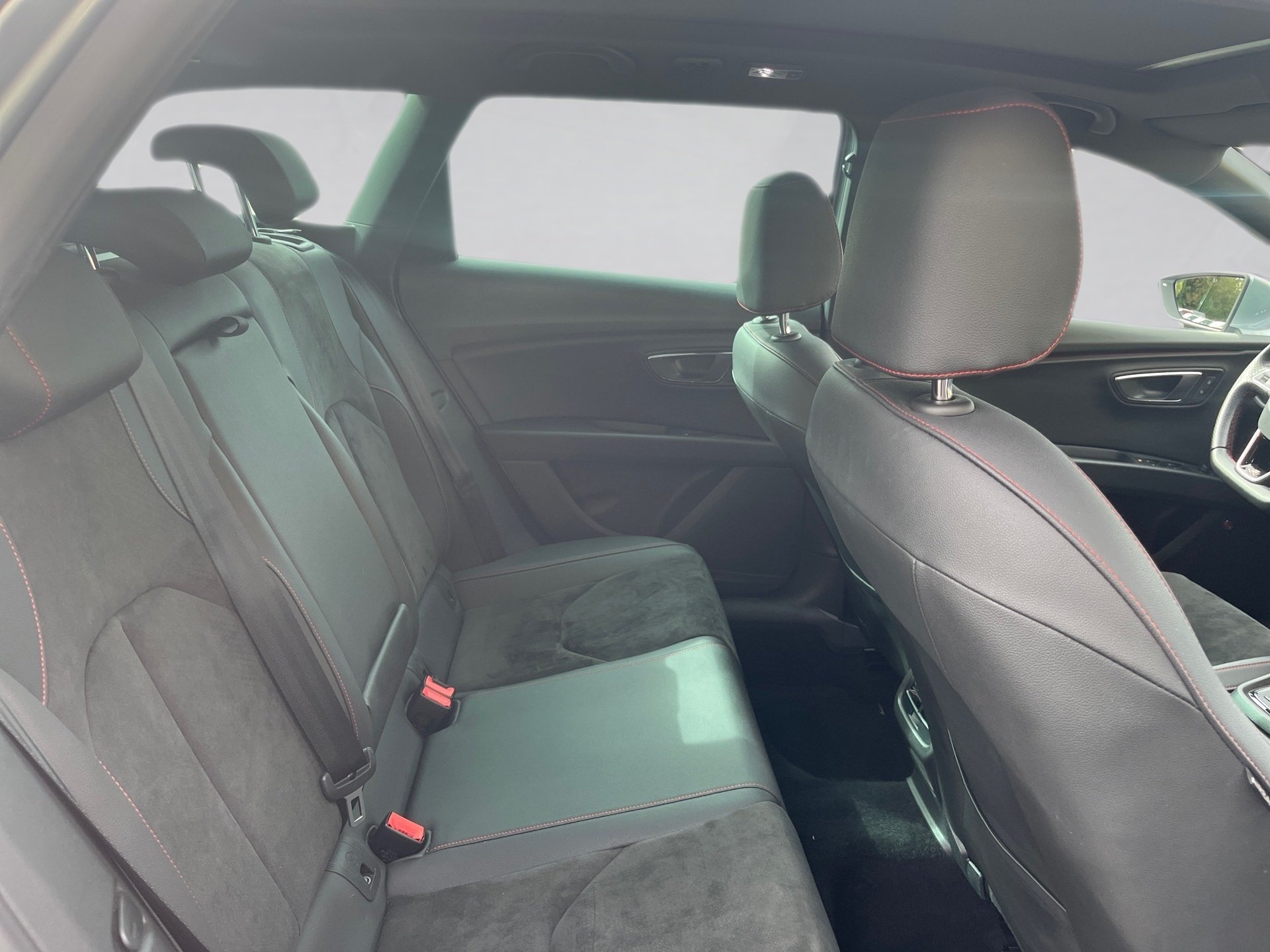 Leon SPORTSTOURER FR+ALU 18+RÜCKFAHRKAMERA+ACC+DCC+LED+NAVI