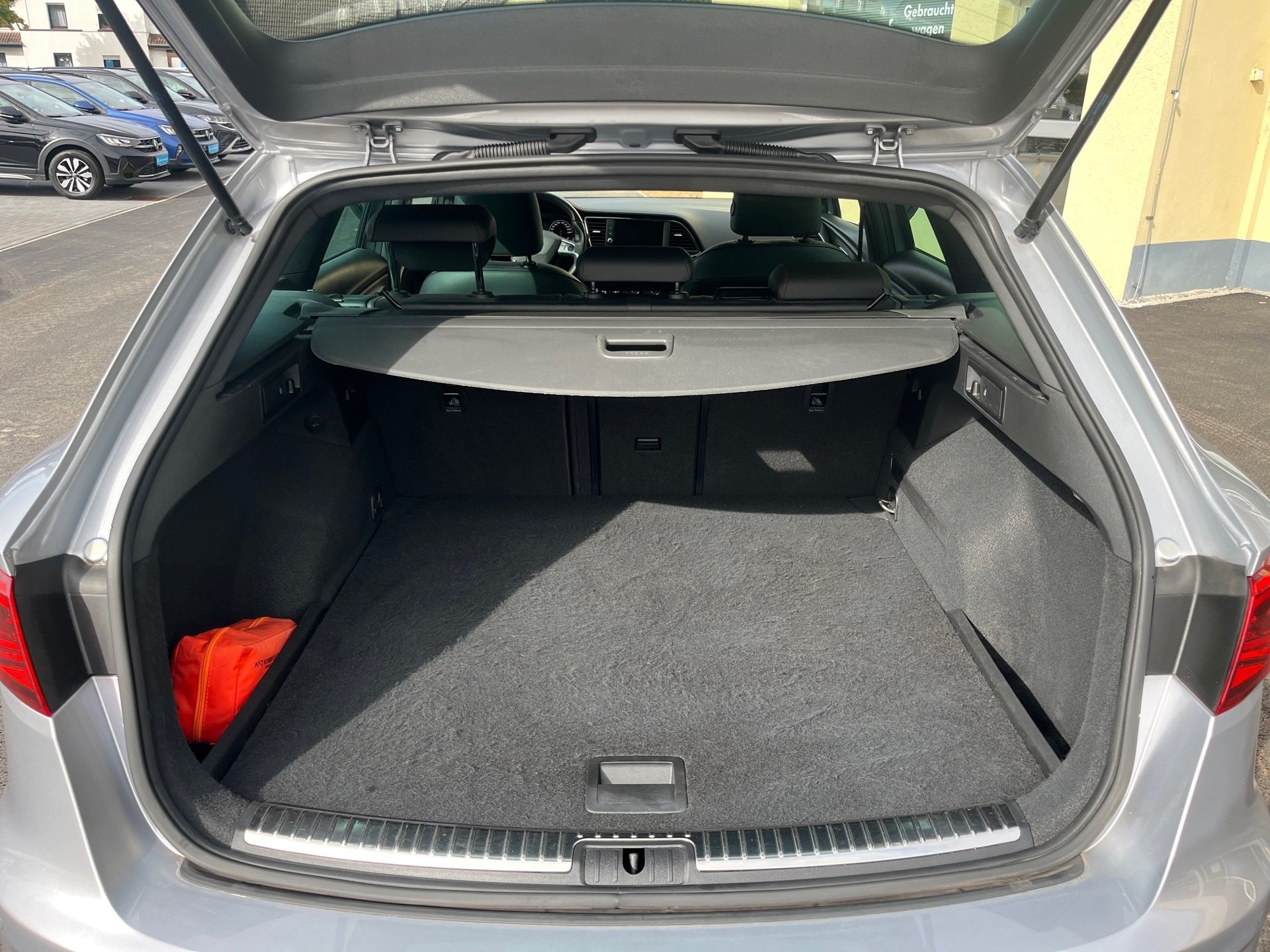 Leon SPORTSTOURER FR+ALU 18+RÜCKFAHRKAMERA+ACC+DCC+LED+NAVI