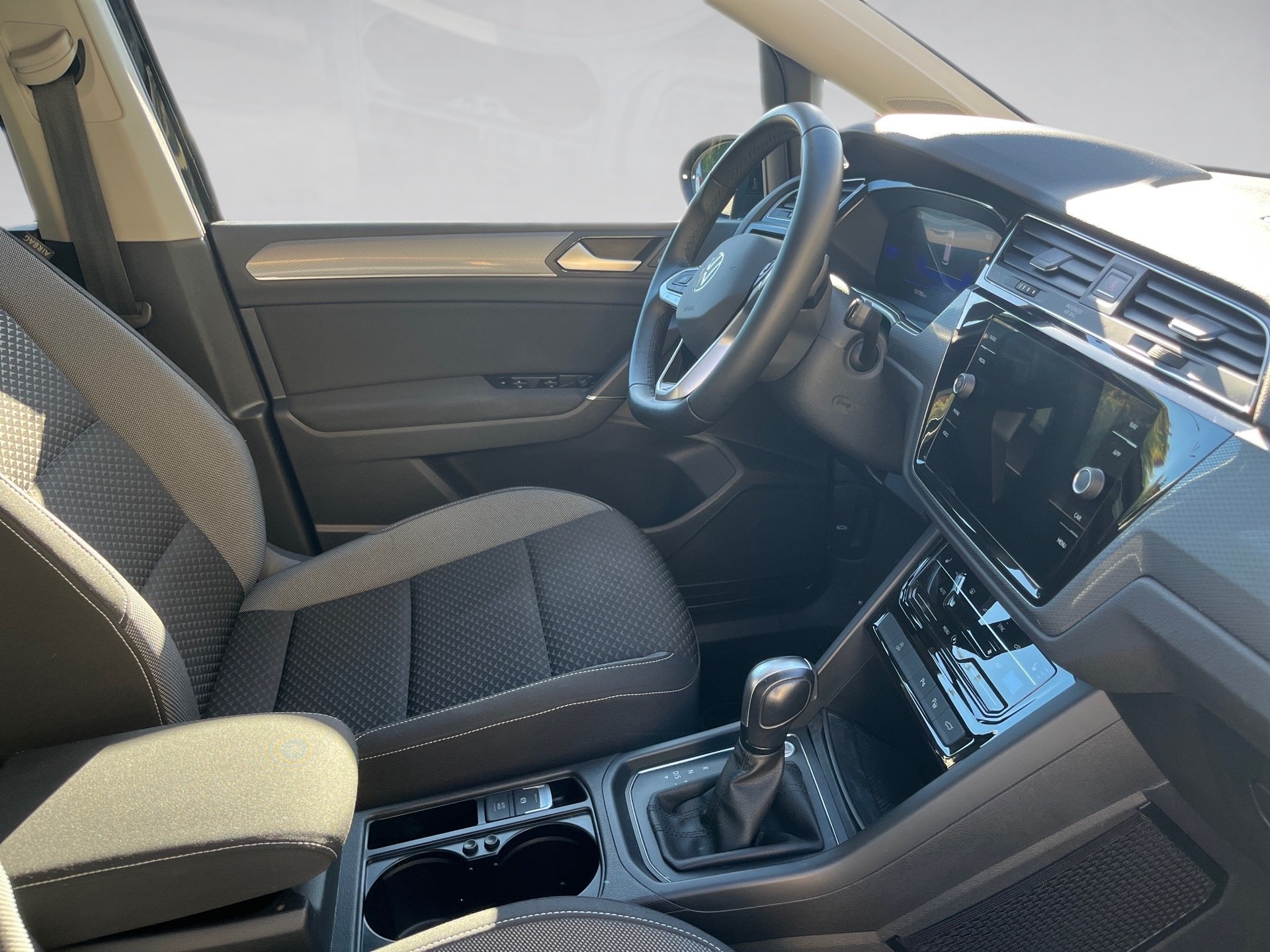 Touran ACTIVE TDI DSG+ALU 16+ACC+TRAVEL ASSIST+EINPARKHILFE+LED+APP CONNECT