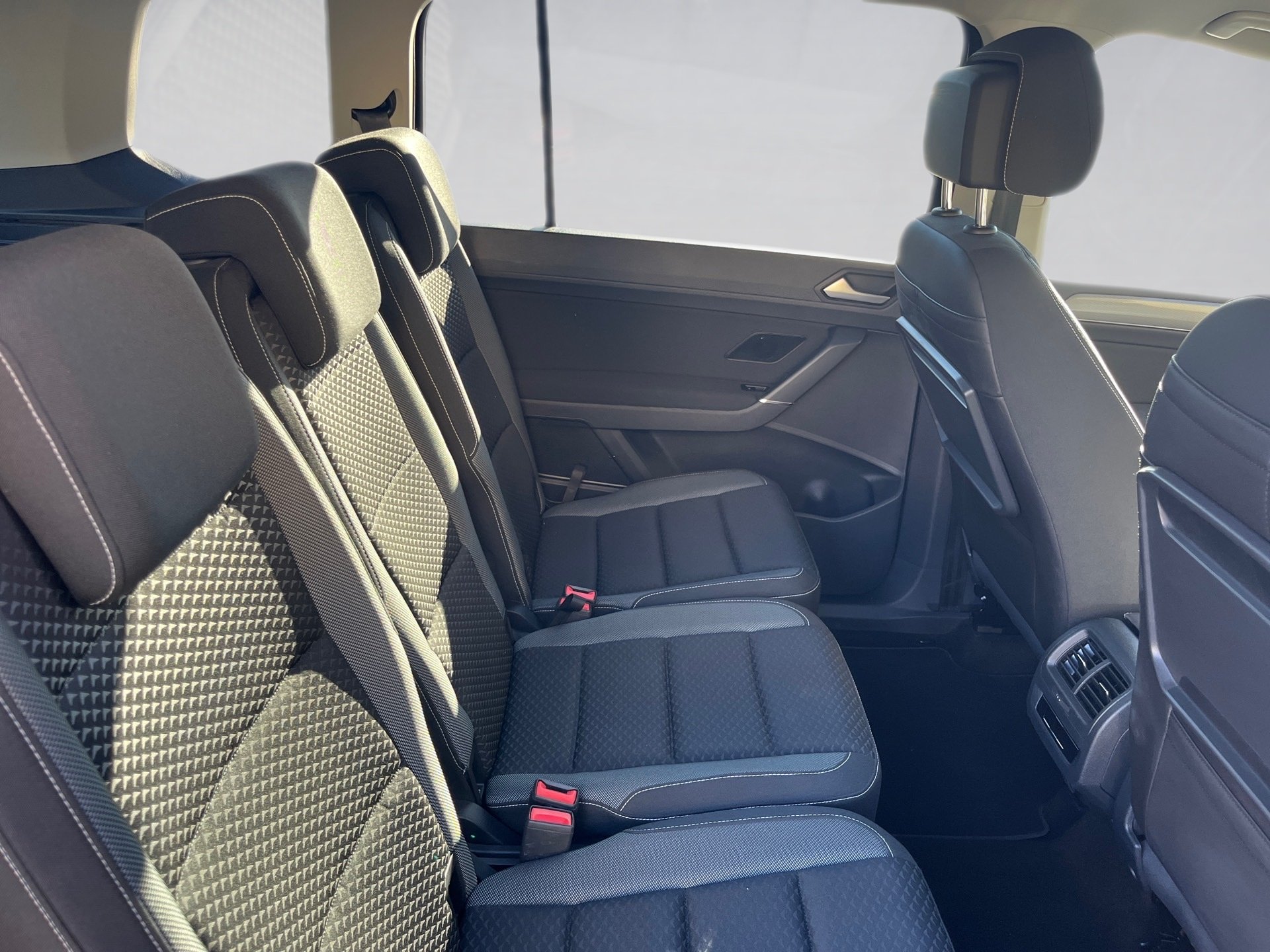Touran ACTIVE TDI DSG+ALU 16+ACC+TRAVEL ASSIST+EINPARKHILFE+LED+APP CONNECT