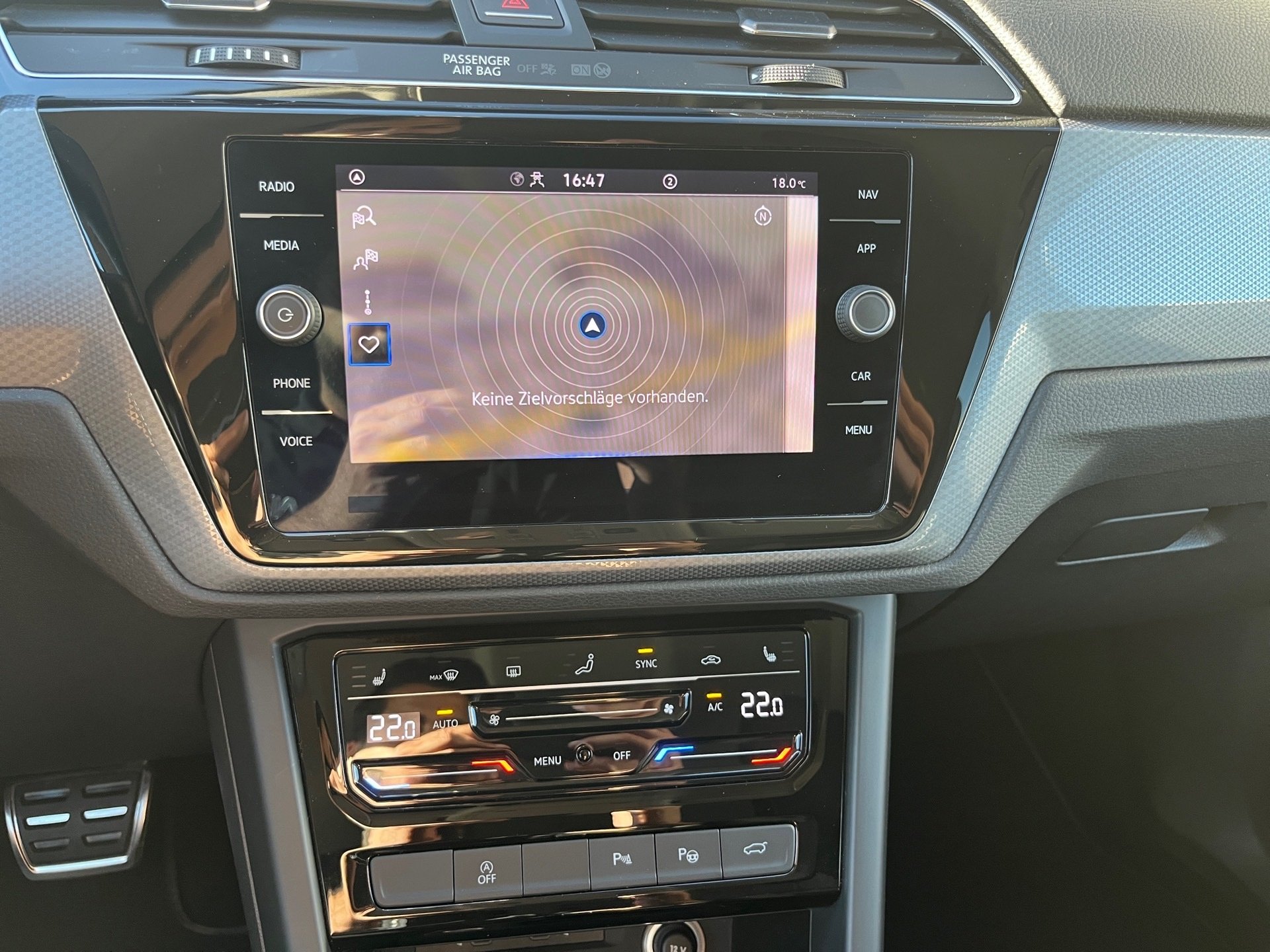 Touran ACTIVE TDI DSG+ALU 16+ACC+TRAVEL ASSIST+EINPARKHILFE+LED+APP CONNECT