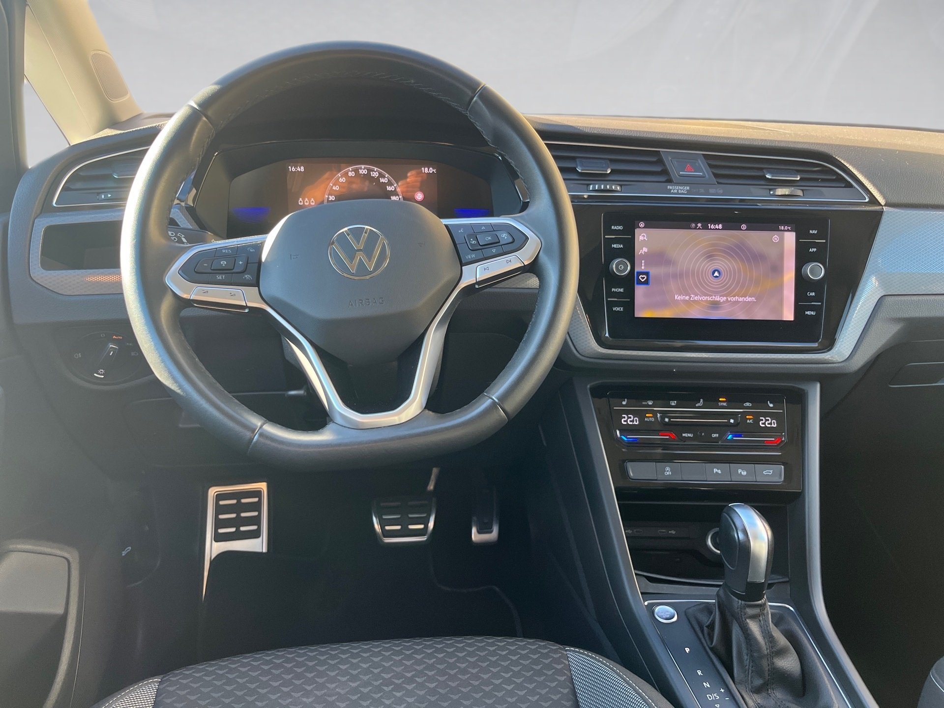 Touran ACTIVE TDI DSG+ALU 16+ACC+TRAVEL ASSIST+EINPARKHILFE+LED+APP CONNECT