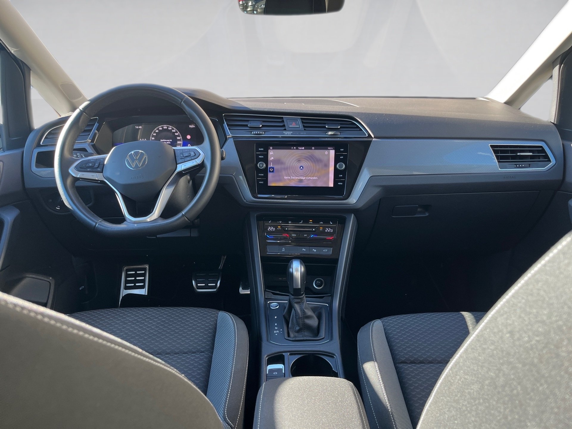 Touran ACTIVE TDI DSG+ALU 16+ACC+TRAVEL ASSIST+EINPARKHILFE+LED+APP CONNECT