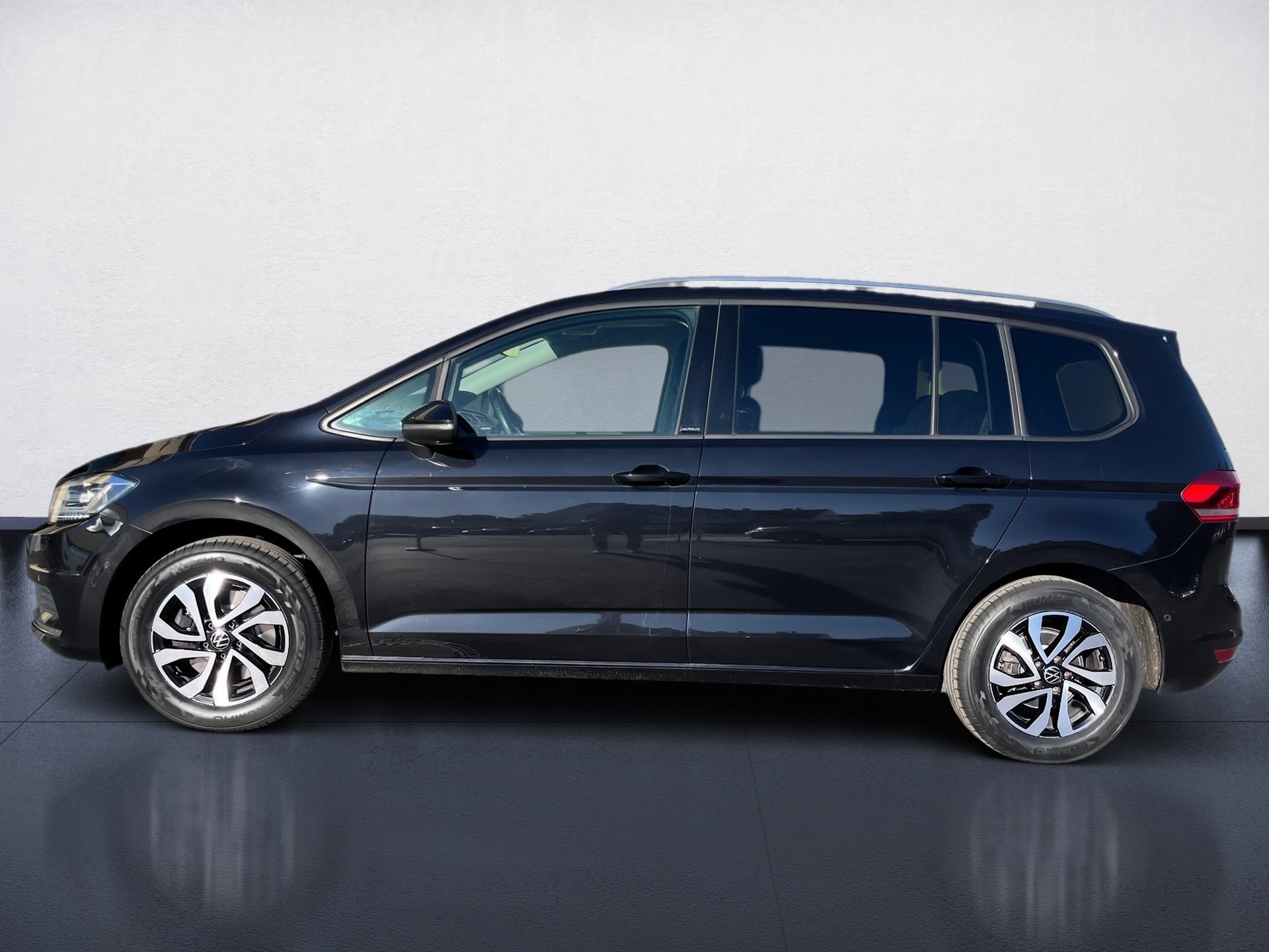 Touran ACTIVE TDI DSG+ALU 16+ACC+TRAVEL ASSIST+EINPARKHILFE+LED+APP CONNECT