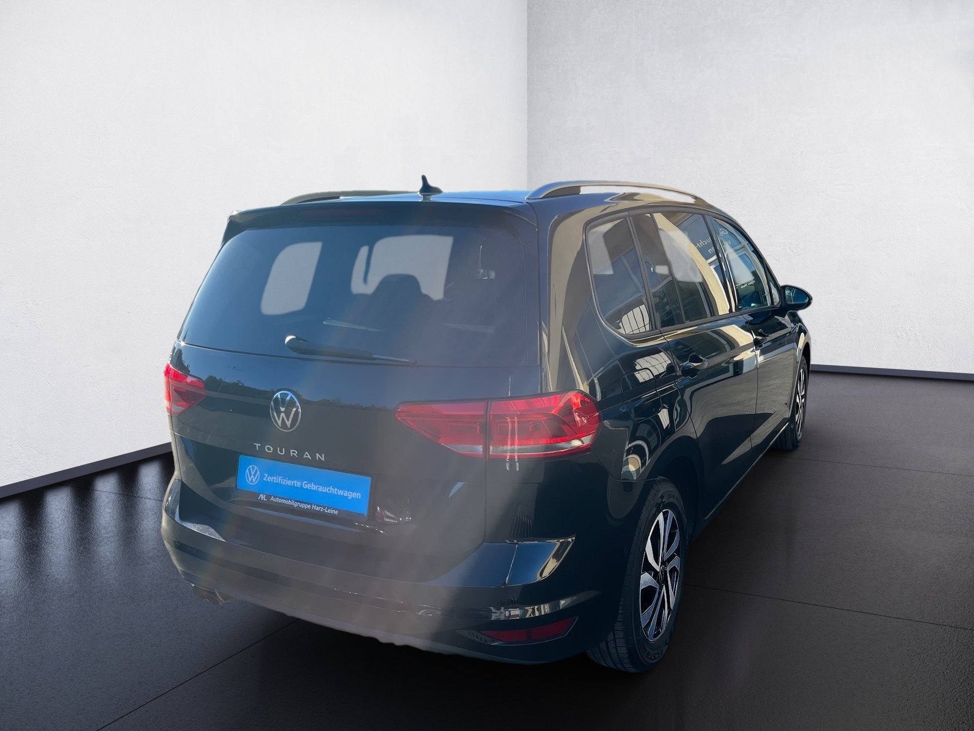 Touran ACTIVE TDI DSG+ALU 16+ACC+TRAVEL ASSIST+EINPARKHILFE+LED+APP CONNECT