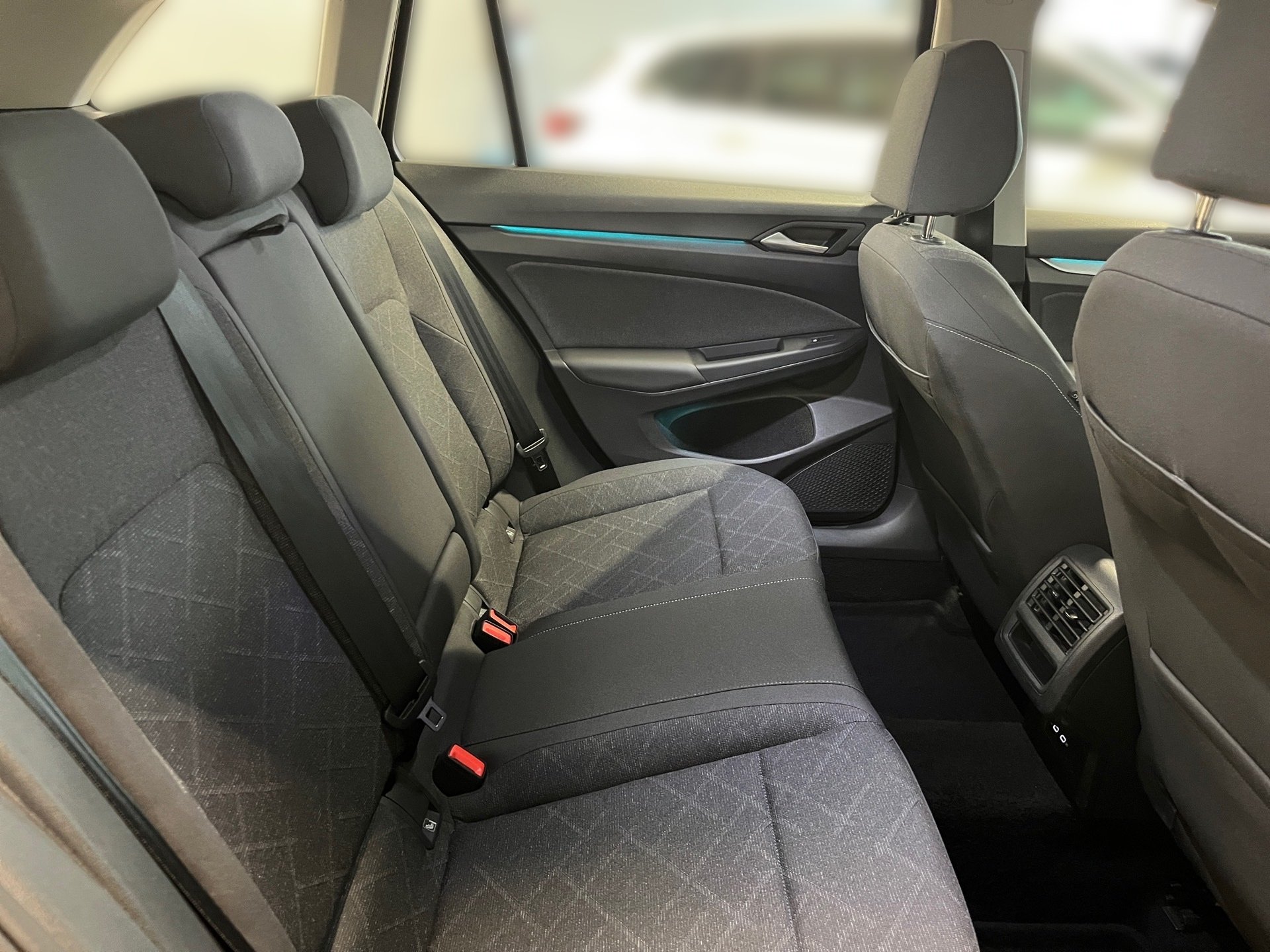 Golf VIII Variant LIFE TDI+ALU 16+NAVI+LED+WINTERPAKET+SITZHEIZUNG+APP CONNECT+KLIMA