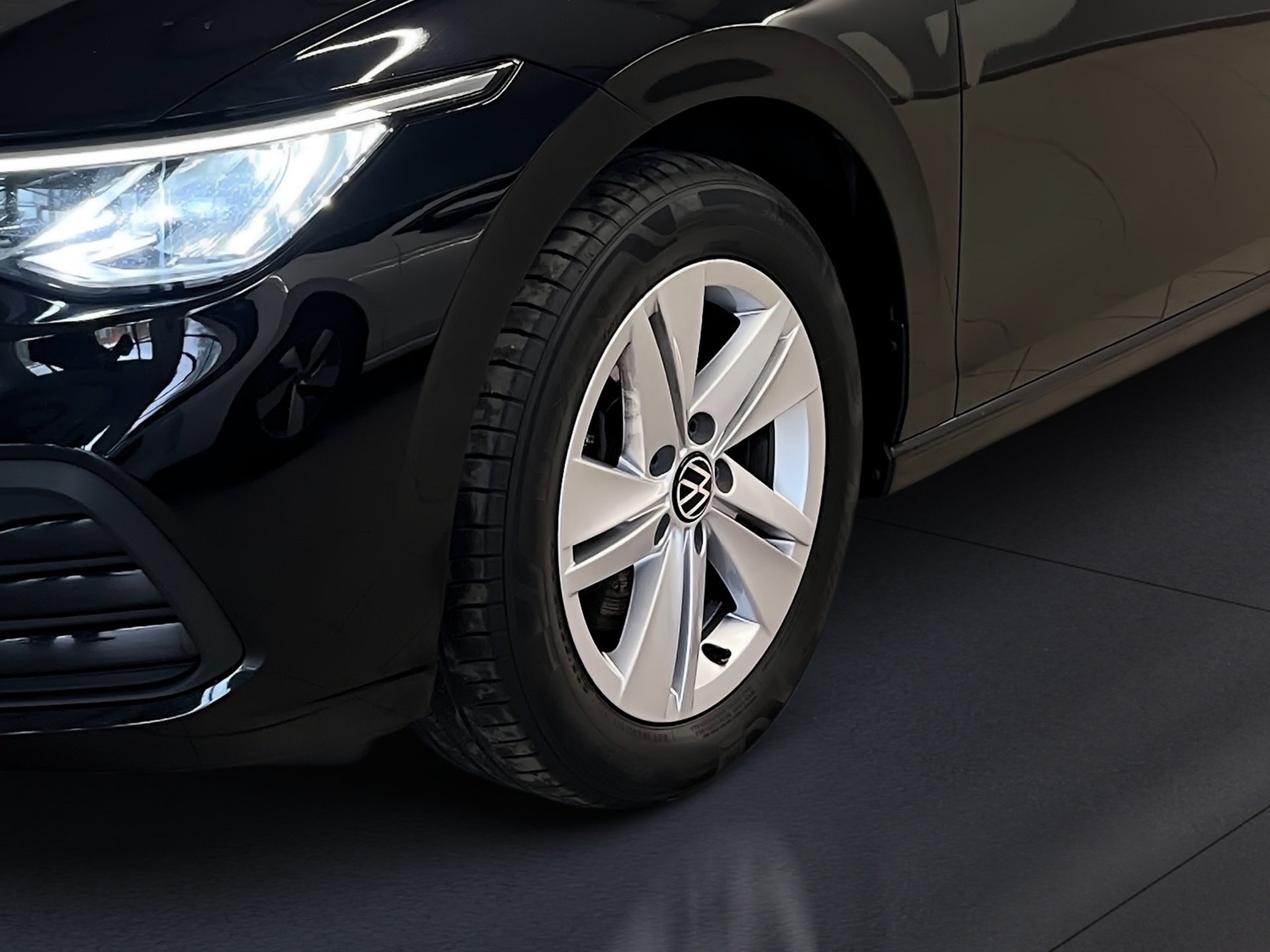 Golf VIII Variant LIFE TDI+ALU 16+NAVI+LED+WINTERPAKET+SITZHEIZUNG+APP CONNECT+KLIMA