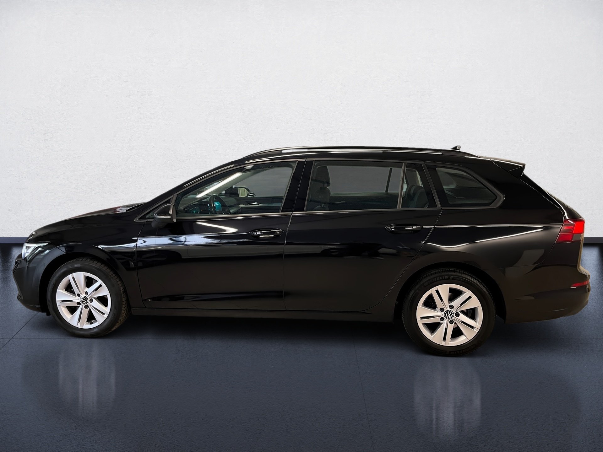 Golf VIII Variant LIFE TDI+ALU 16+NAVI+LED+WINTERPAKET+SITZHEIZUNG+APP CONNECT+KLIMA