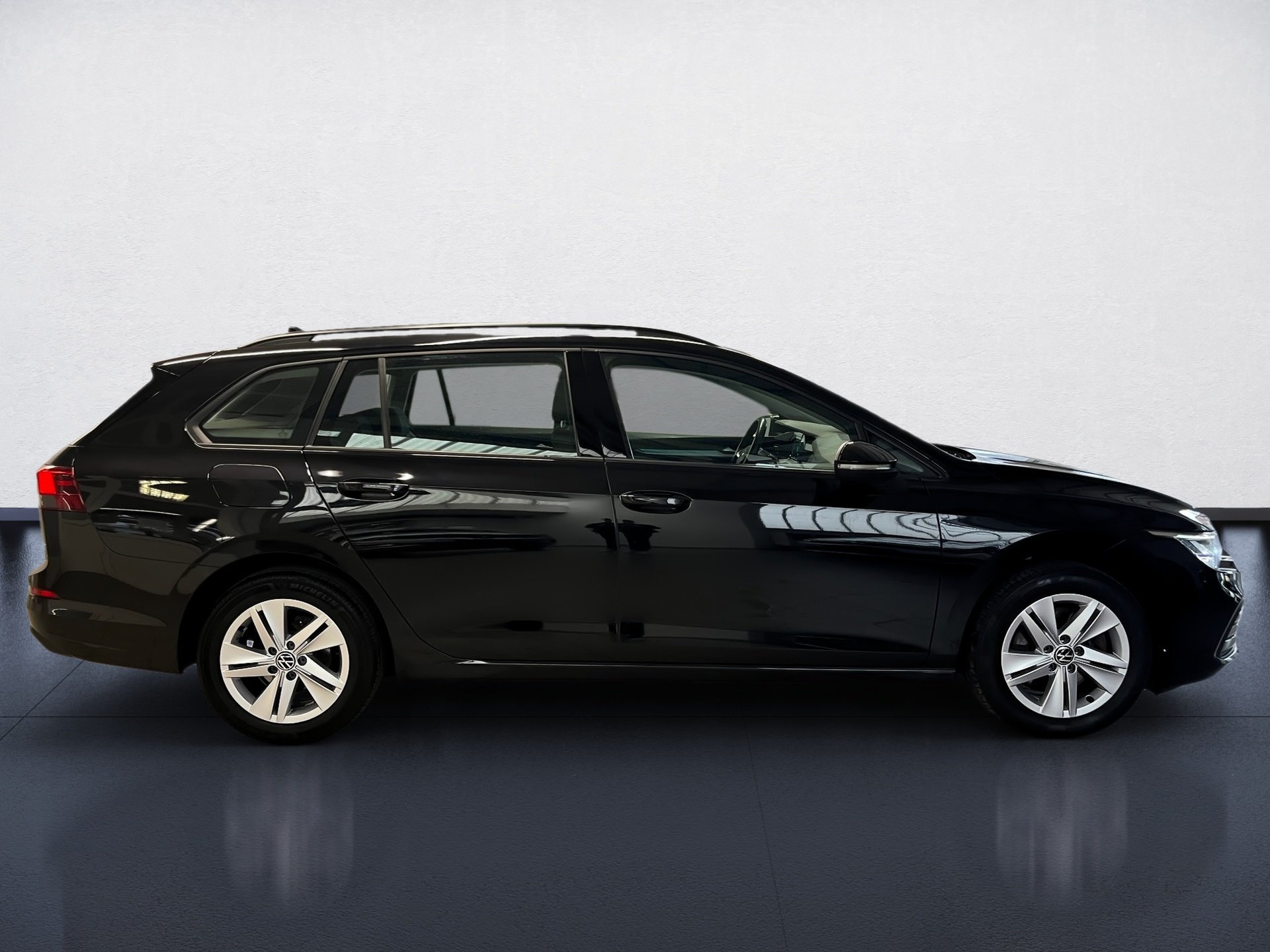 Golf VIII Variant LIFE TDI+ALU 16+NAVI+LED+WINTERPAKET+SITZHEIZUNG+APP CONNECT+KLIMA