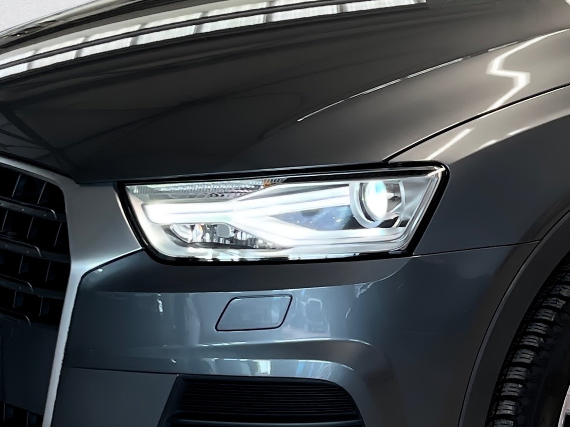 Q3 AHK+ALU 17+MMI NAVI+EINPARKHILFE PLUS+XENON PLUS+KLIMA+ELK HECKKLAPPE+SI