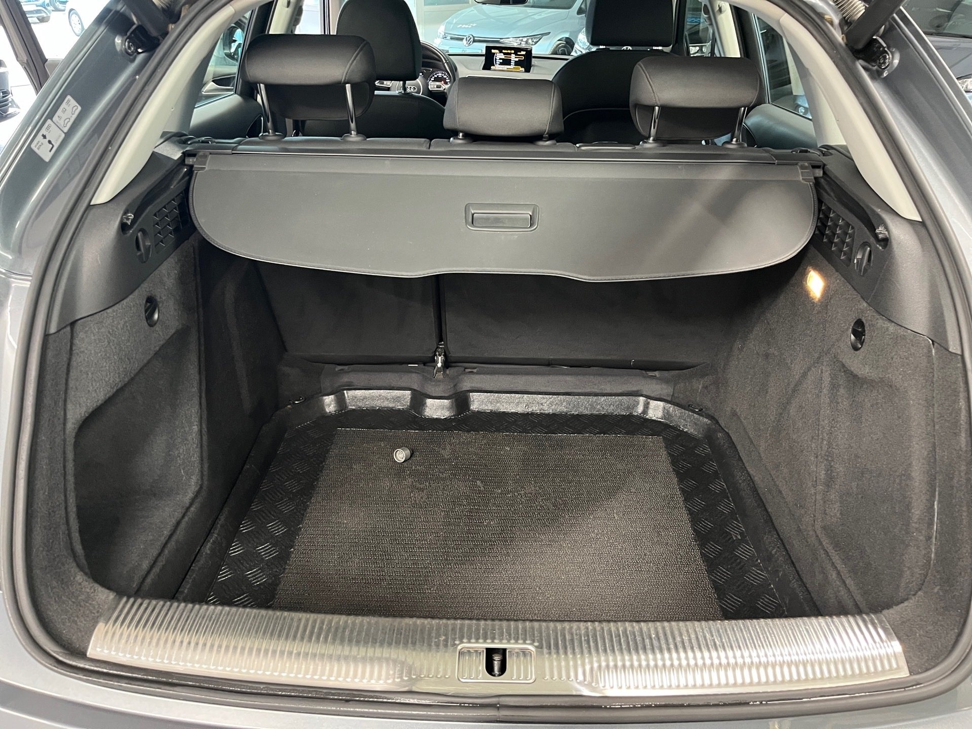 Q3 AHK+ALU 17+MMI NAVI+EINPARKHILFE PLUS+XENON PLUS+KLIMA+ELK HECKKLAPPE+SI