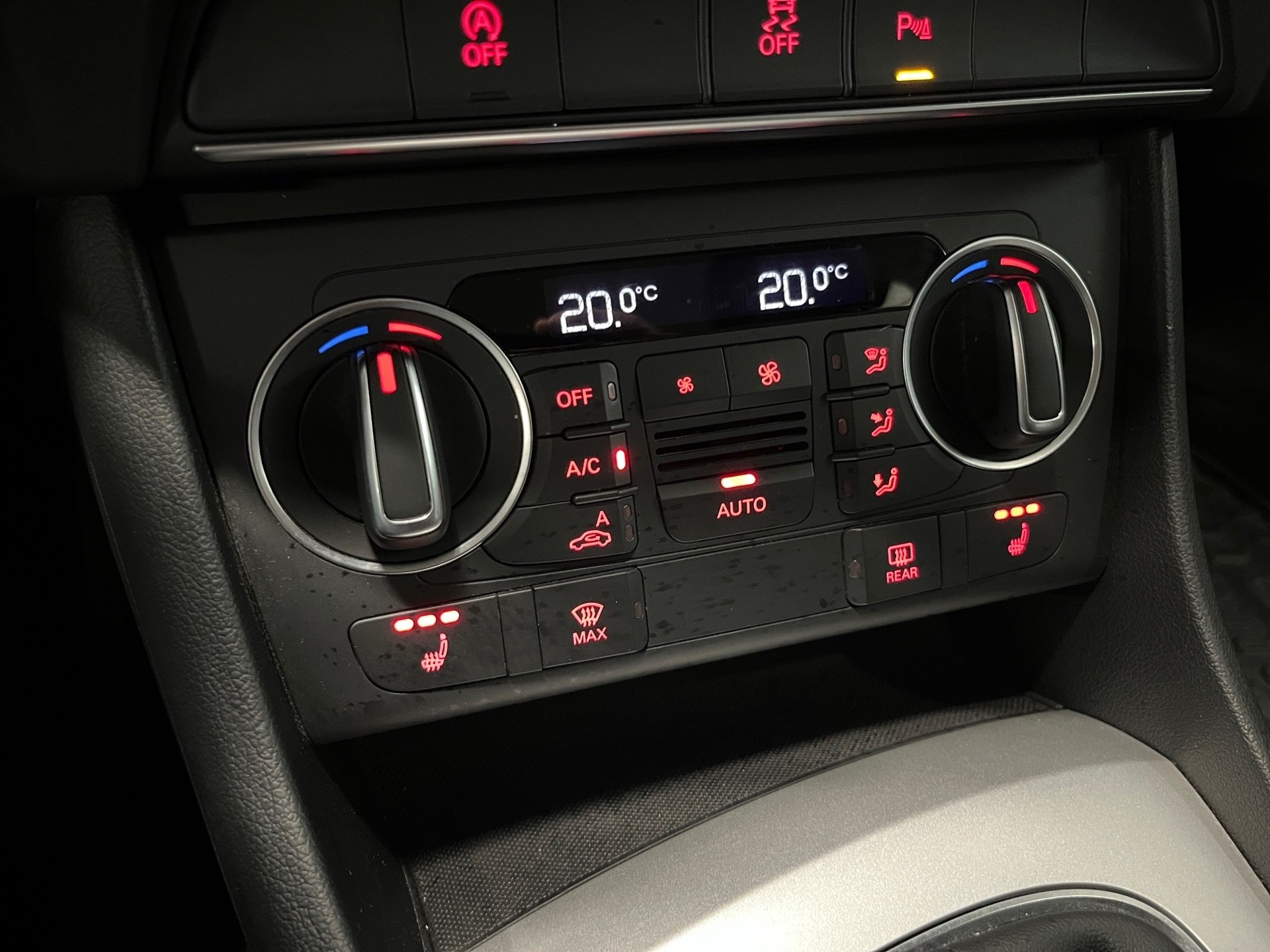 Q3 AHK+ALU 17+MMI NAVI+EINPARKHILFE PLUS+XENON PLUS+KLIMA+ELK HECKKLAPPE+SI