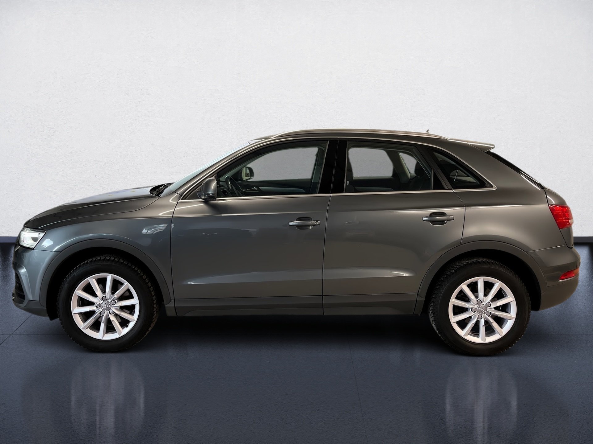 Q3 AHK+ALU 17+MMI NAVI+EINPARKHILFE PLUS+XENON PLUS+KLIMA+ELK HECKKLAPPE+SI