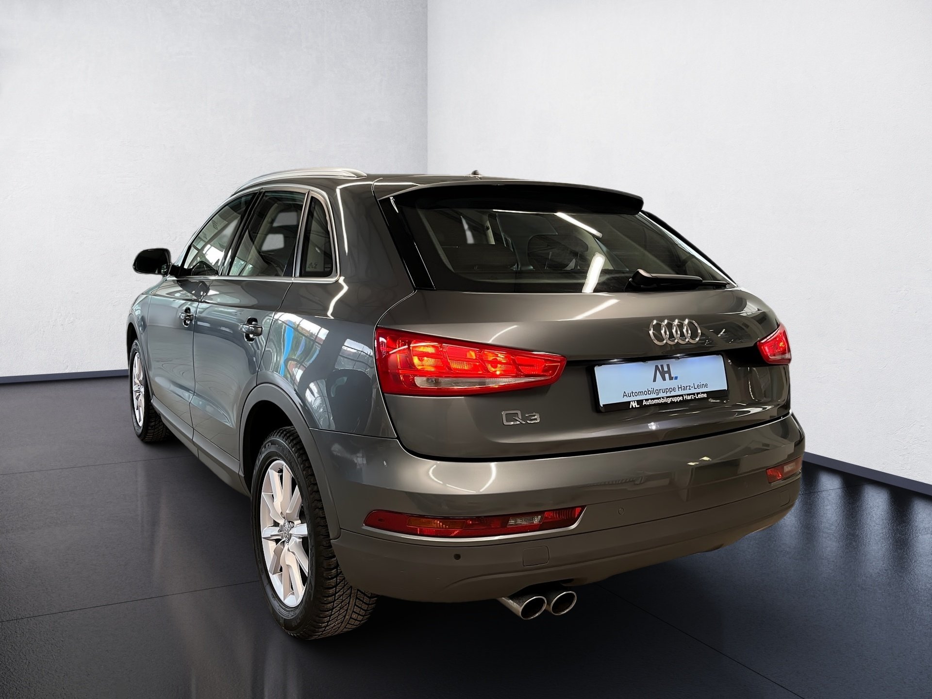 Q3 AHK+ALU 17+MMI NAVI+EINPARKHILFE PLUS+XENON PLUS+KLIMA+ELK HECKKLAPPE+SI