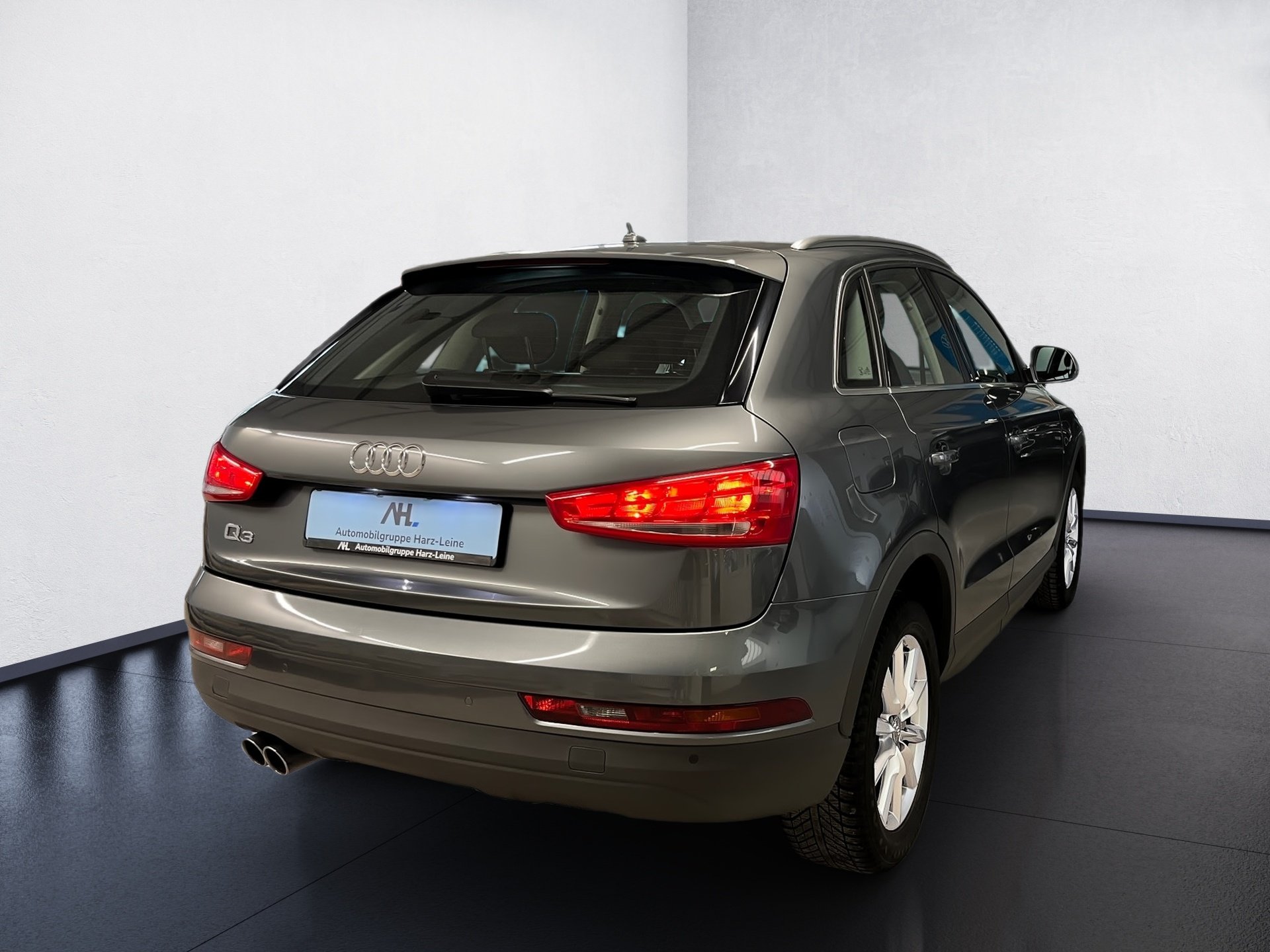 Q3 AHK+ALU 17+MMI NAVI+EINPARKHILFE PLUS+XENON PLUS+KLIMA+ELK HECKKLAPPE+SI