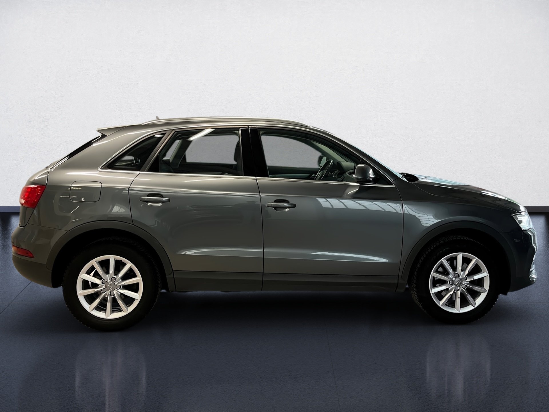 Q3 AHK+ALU 17+MMI NAVI+EINPARKHILFE PLUS+XENON PLUS+KLIMA+ELK HECKKLAPPE+SI