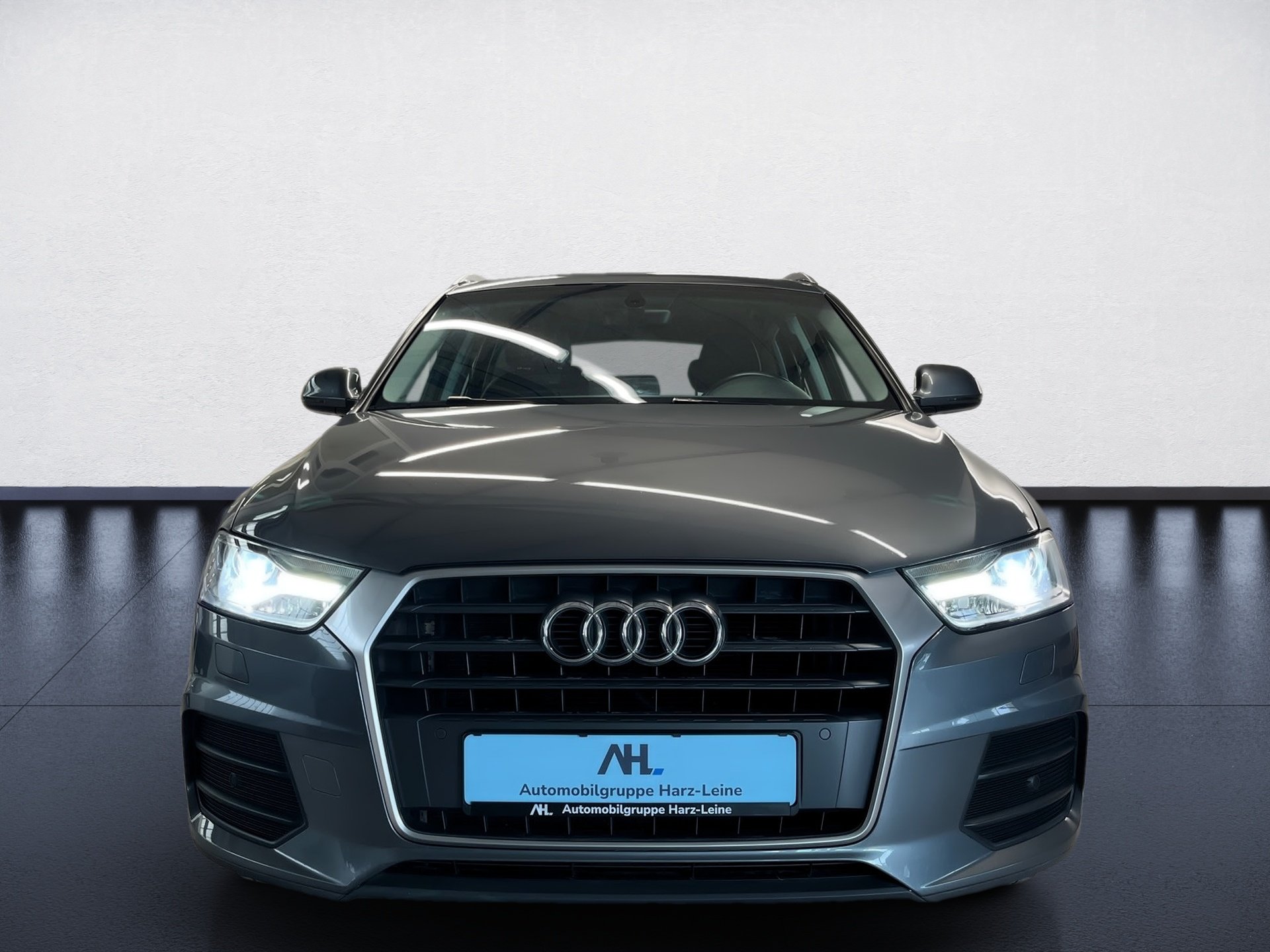 Q3 AHK+ALU 17+MMI NAVI+EINPARKHILFE PLUS+XENON PLUS+KLIMA+ELK HECKKLAPPE+SI