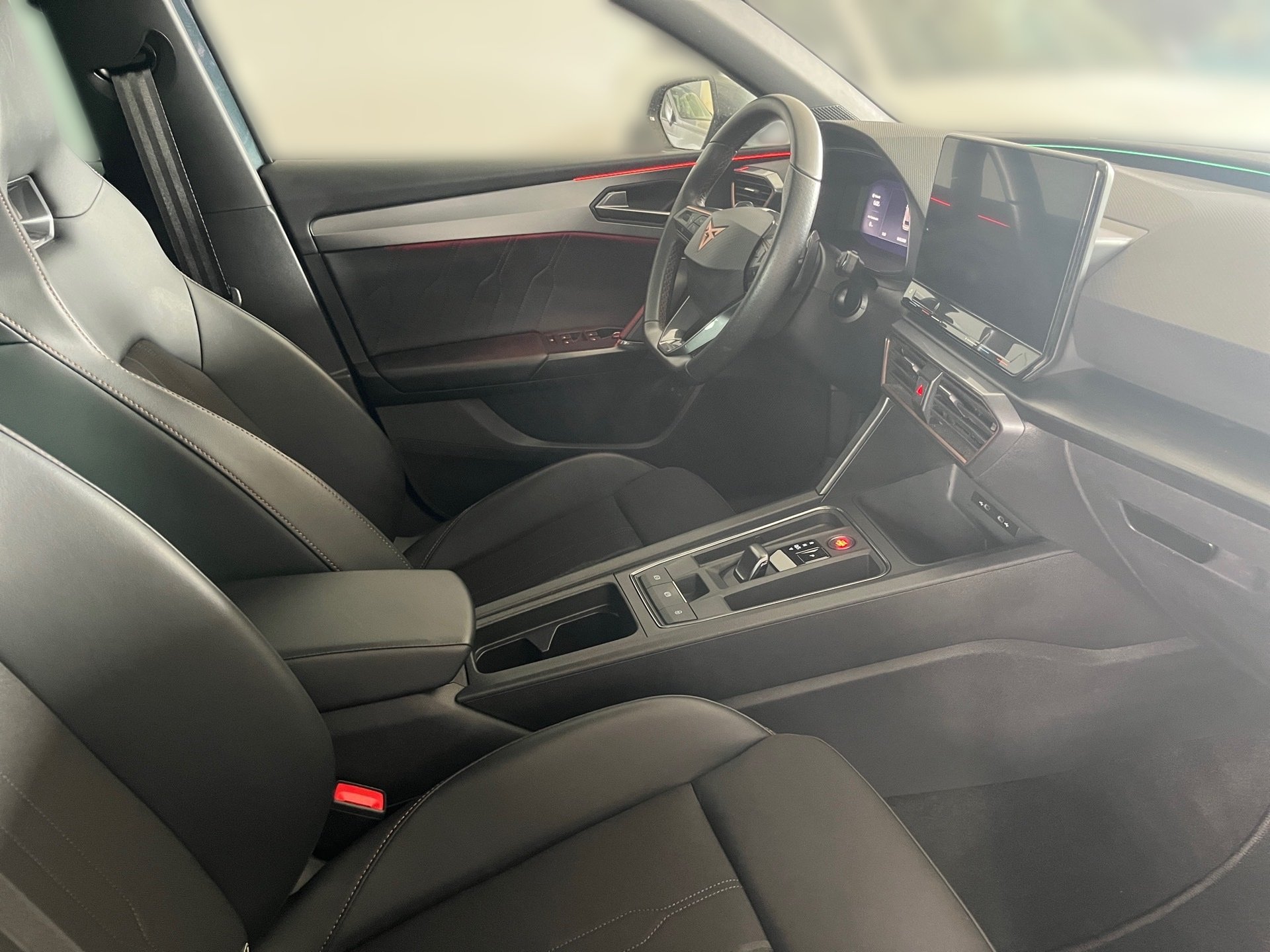 Leon Sportstourer e-HYBRID DSG+ALU 18+DCC+RÜCKFAHRKAMERA+KEYLESS+LED+NAVI+STAUASSISTENT+