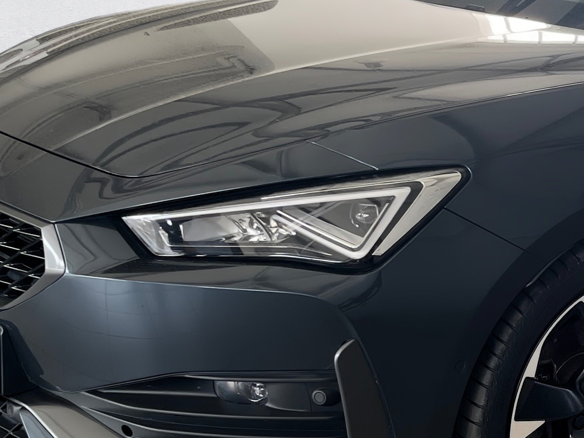 Leon Sportstourer e-HYBRID DSG+ALU 18+DCC+RÜCKFAHRKAMERA+KEYLESS+LED+NAVI+STAUASSISTENT+