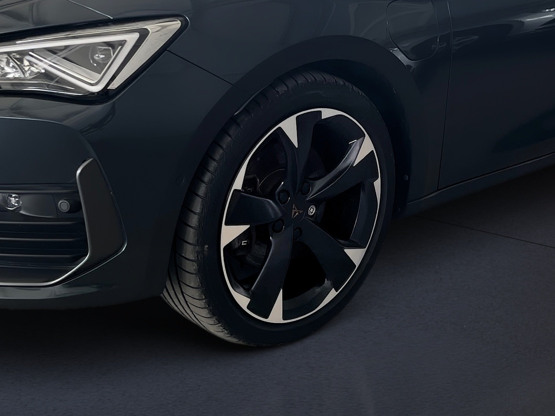 Leon Sportstourer e-HYBRID DSG+ALU 18+DCC+RÜCKFAHRKAMERA+KEYLESS+LED+NAVI+STAUASSISTENT+