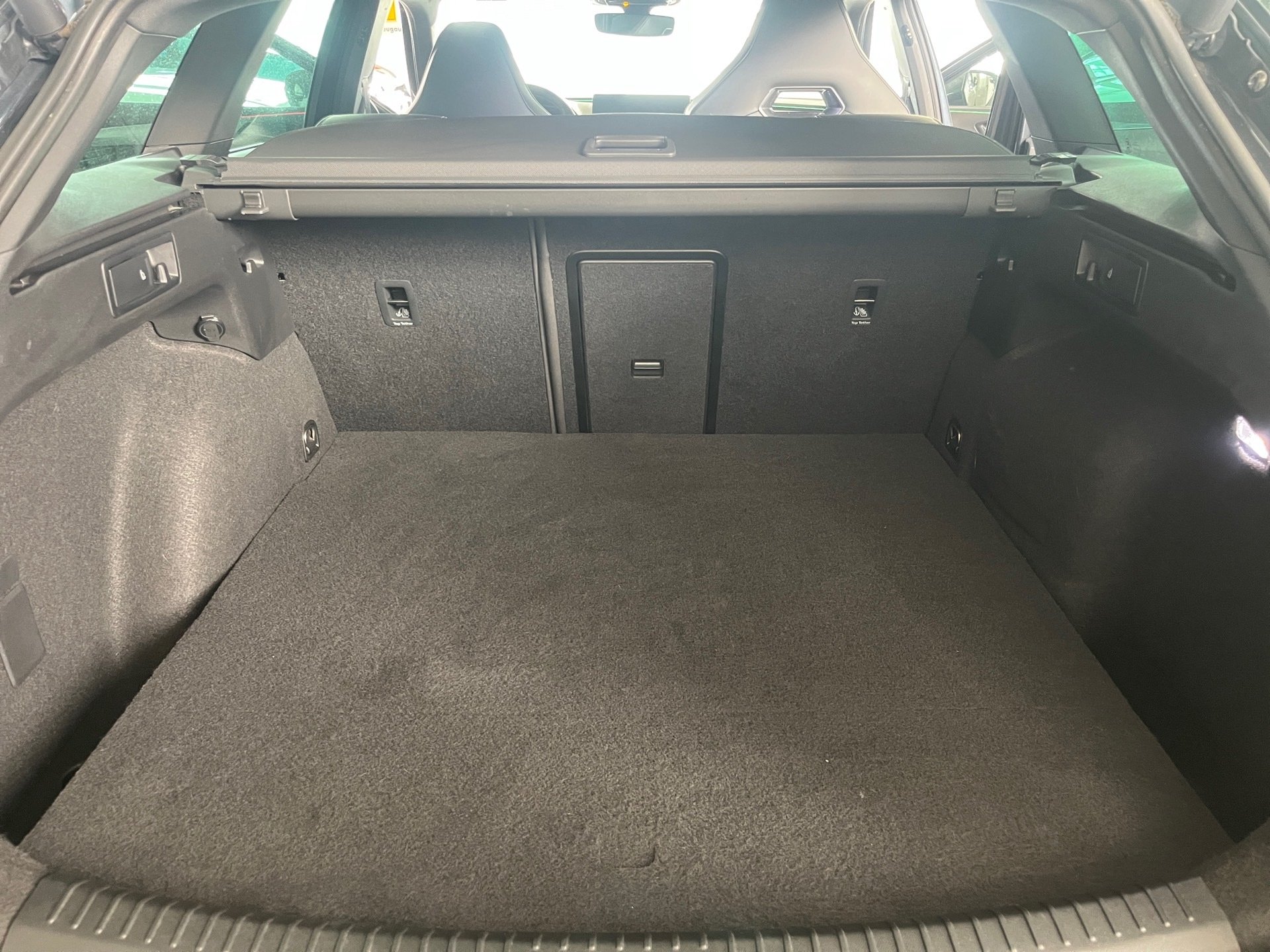 Leon Sportstourer e-HYBRID DSG+ALU 18+DCC+RÜCKFAHRKAMERA+KEYLESS+LED+NAVI+STAUASSISTENT+