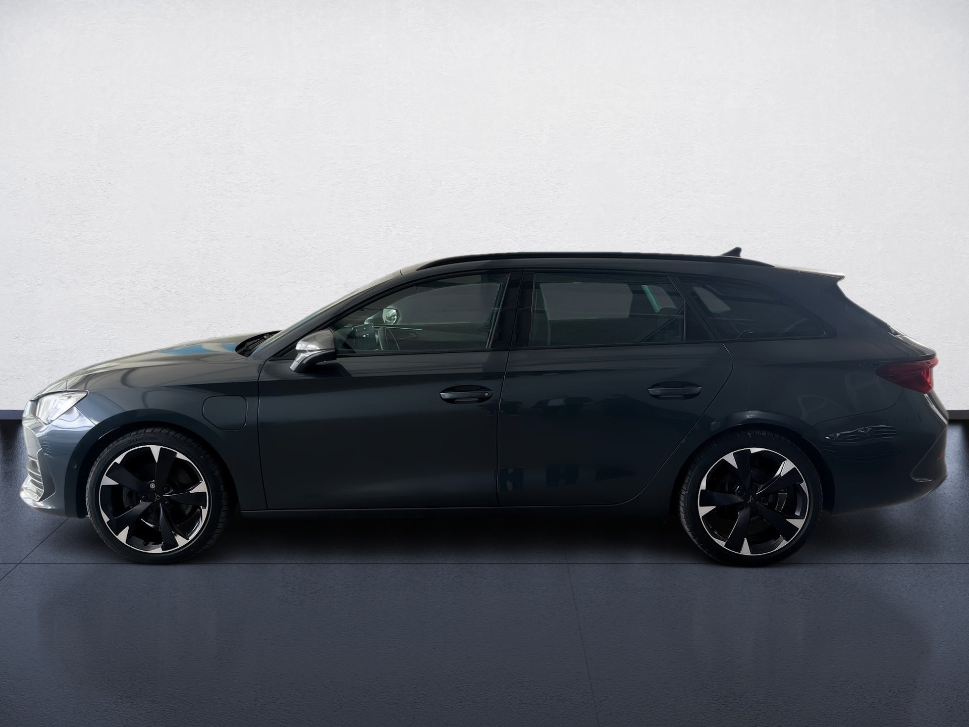 Leon Sportstourer e-HYBRID DSG+ALU 18+DCC+RÜCKFAHRKAMERA+KEYLESS+LED+NAVI+STAUASSISTENT+