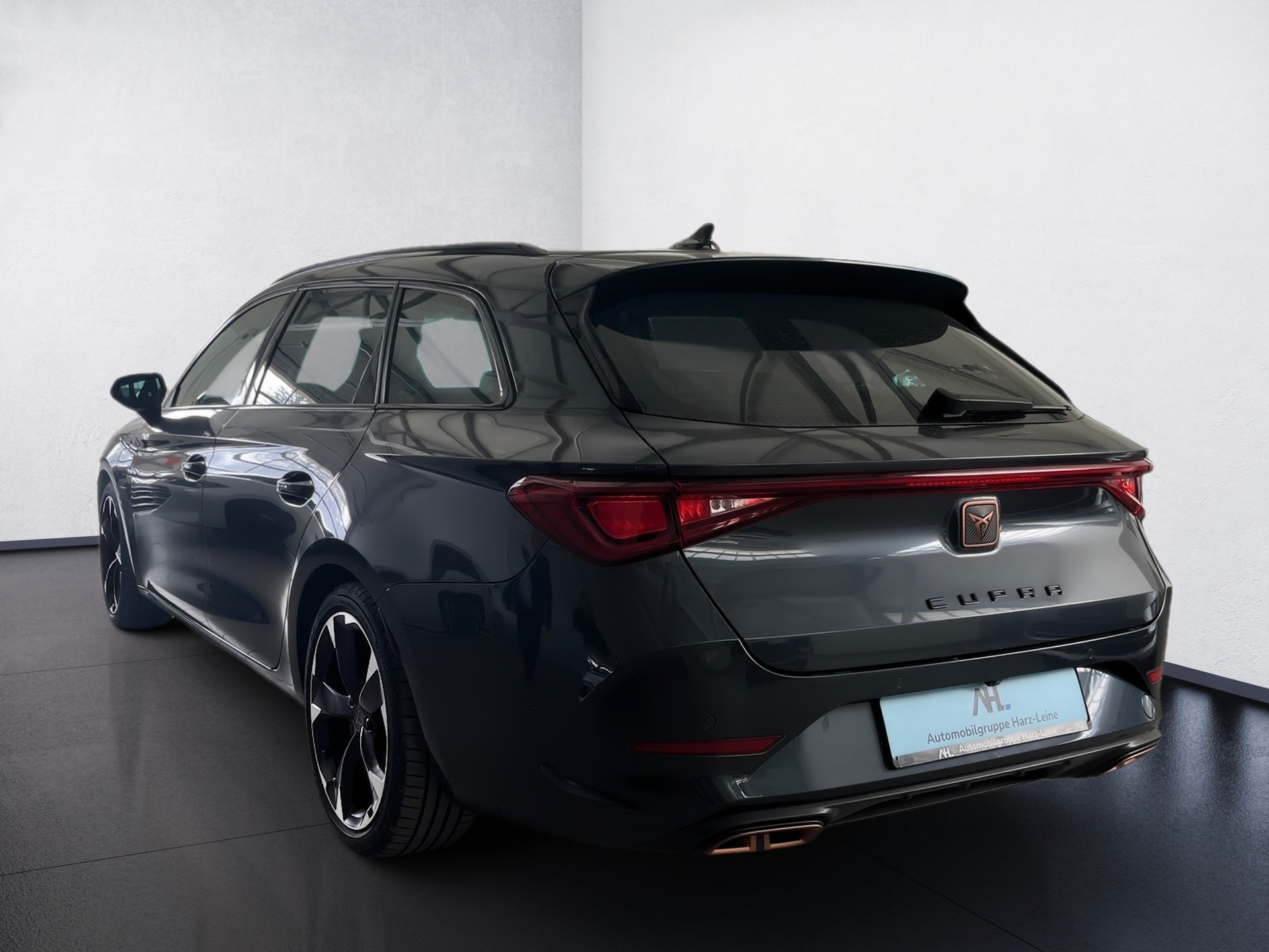 Leon Sportstourer e-HYBRID DSG+ALU 18+DCC+RÜCKFAHRKAMERA+KEYLESS+LED+NAVI+STAUASSISTENT+