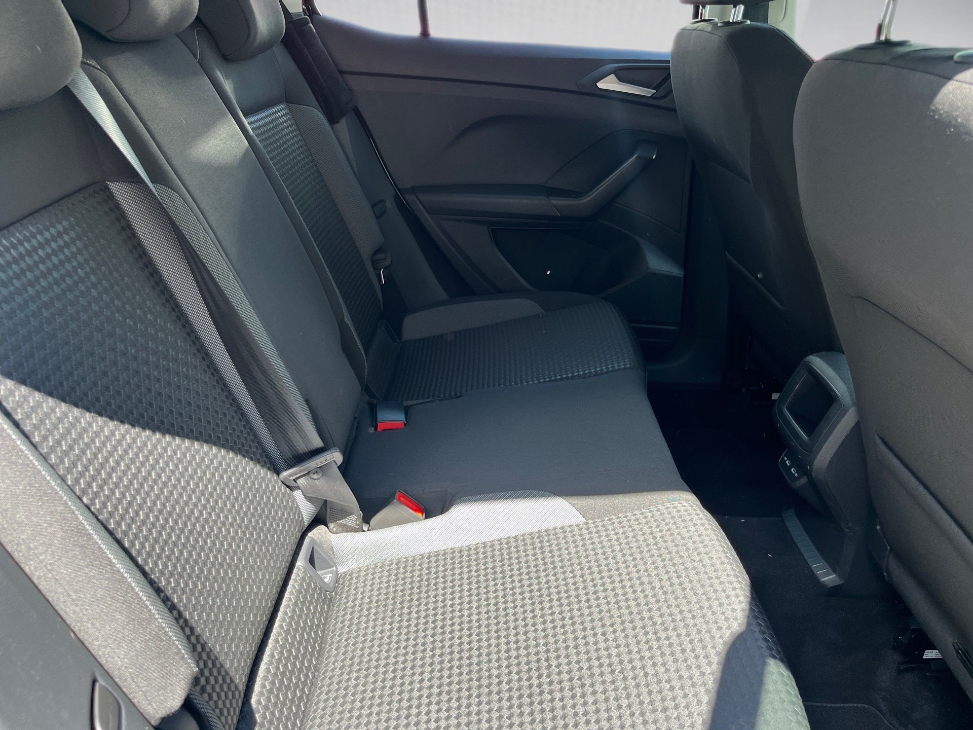 T-Cross ACTIVE TSI+NEUER MOTOR+AHK+ALU 16+ACC+EINPARKHILFE+NAVI+KLIMA+APP CONNEC