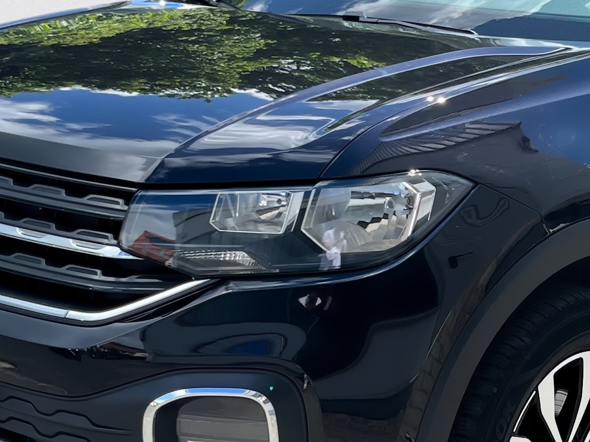T-Cross ACTIVE TSI+NEUER MOTOR+AHK+ALU 16+ACC+EINPARKHILFE+NAVI+KLIMA+APP CONNEC