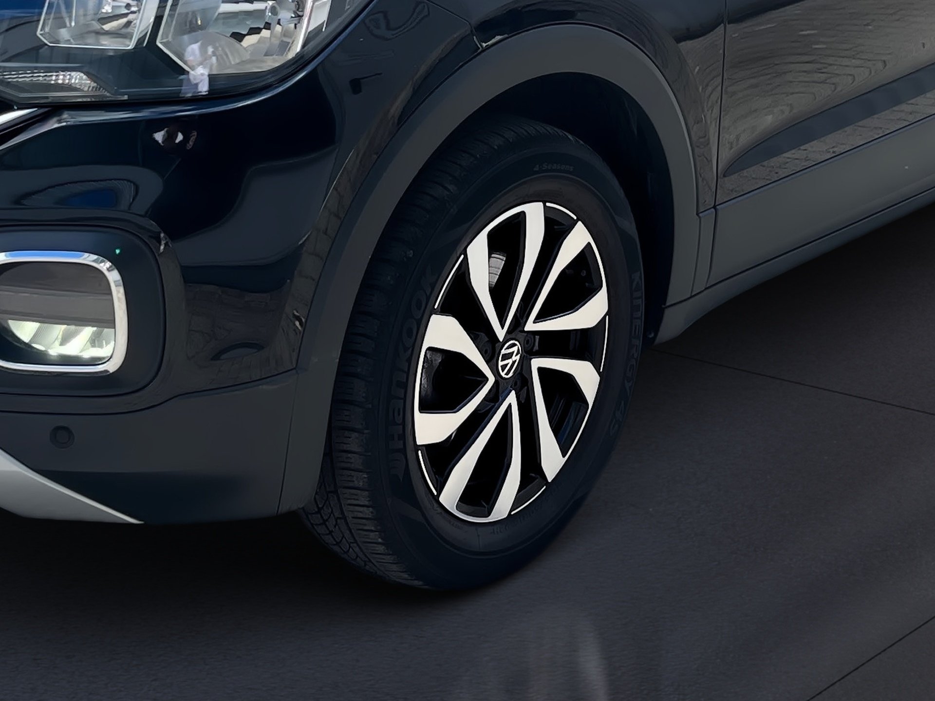 T-Cross ACTIVE TSI+NEUER MOTOR+AHK+ALU 16+ACC+EINPARKHILFE+NAVI+KLIMA+APP CONNEC