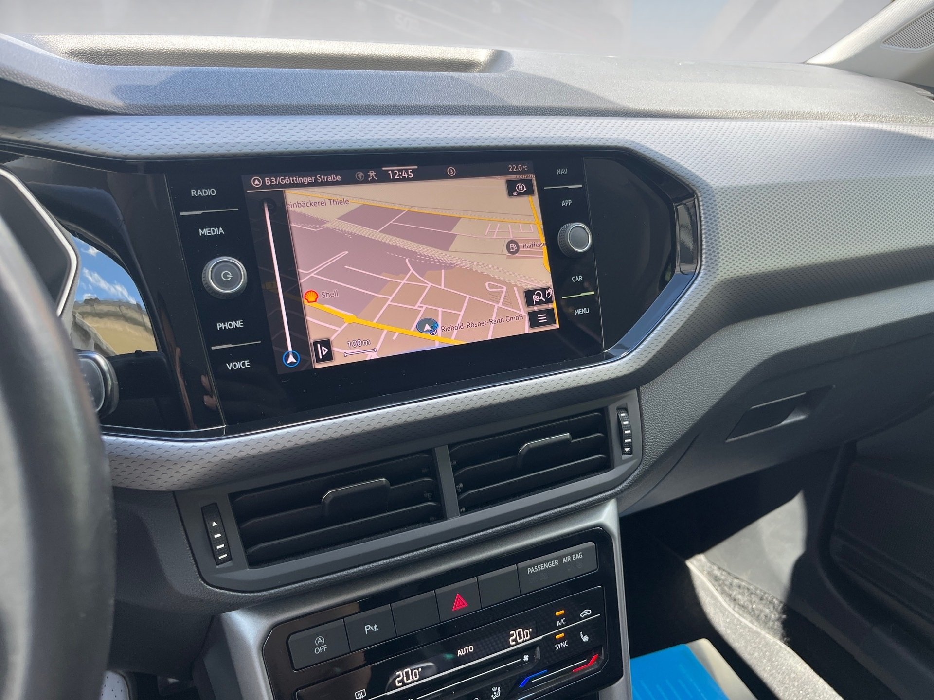 T-Cross ACTIVE TSI+NEUER MOTOR+AHK+ALU 16+ACC+EINPARKHILFE+NAVI+KLIMA+APP CONNEC