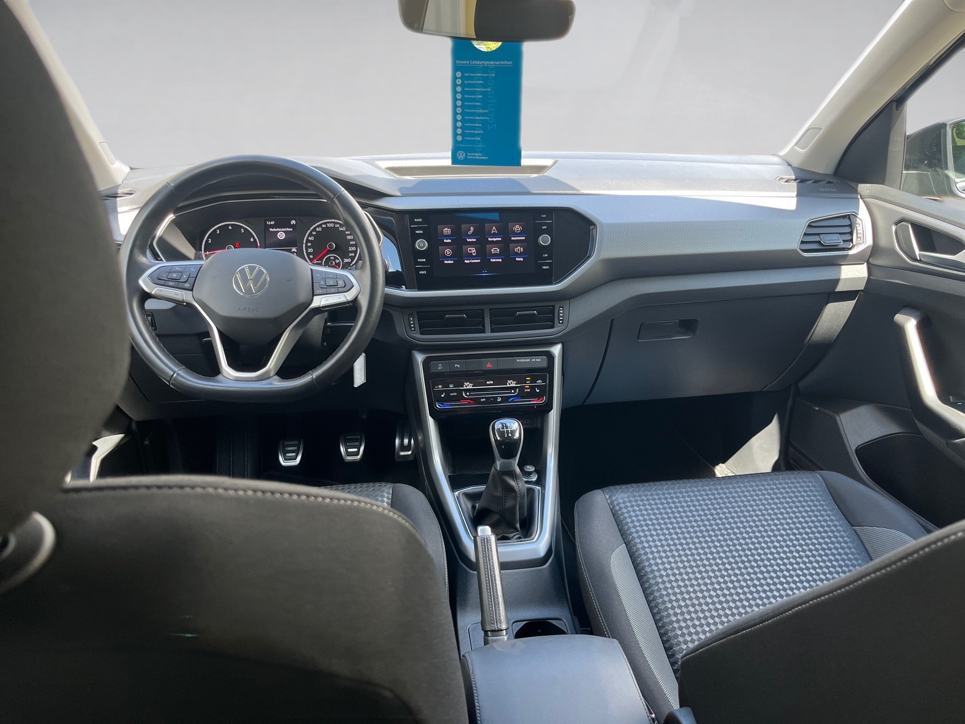 T-Cross ACTIVE TSI+NEUER MOTOR+AHK+ALU 16+ACC+EINPARKHILFE+NAVI+KLIMA+APP CONNEC