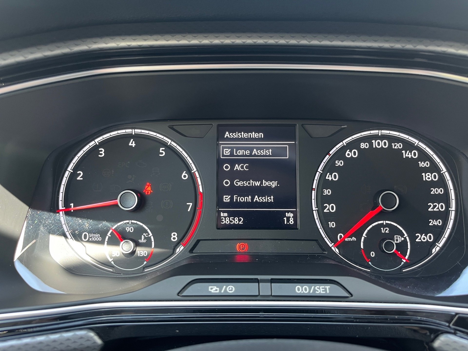 T-Cross ACTIVE TSI+NEUER MOTOR+AHK+ALU 16+ACC+EINPARKHILFE+NAVI+KLIMA+APP CONNEC