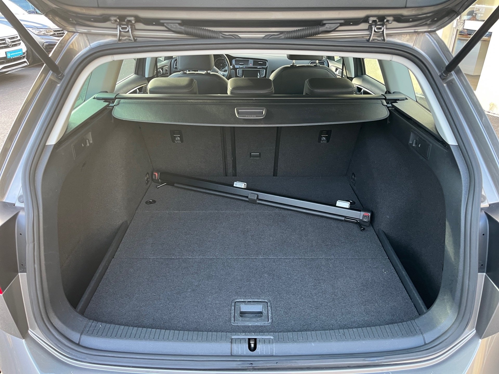 Golf VII Variant HIGHLINE TSI DSG+ALU 16+RÜCKFAHRKAMERA+ACC+EINPARKHILFE+KLIMA+RADIO