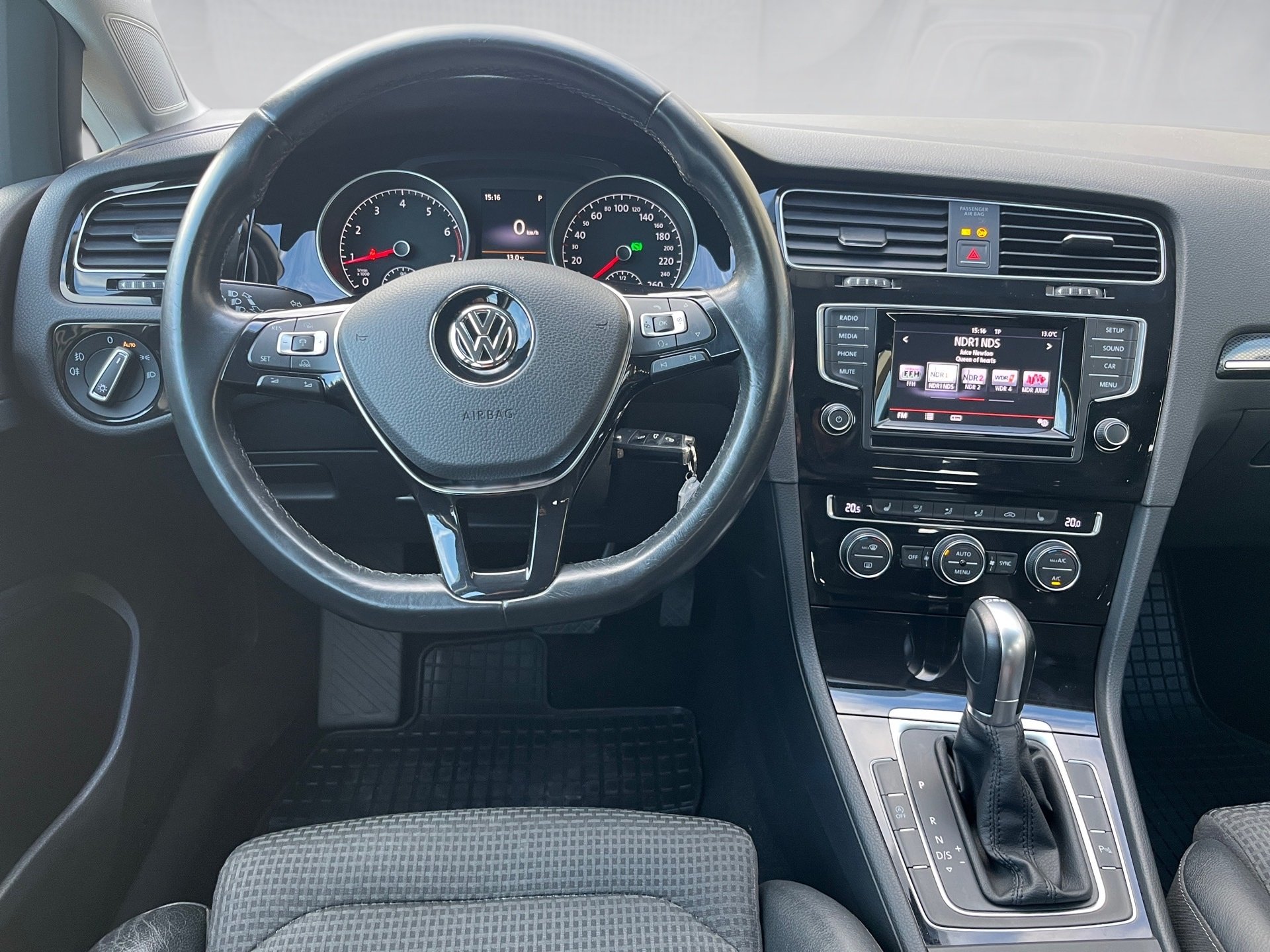 Golf VII Variant HIGHLINE TSI DSG+ALU 16+RÜCKFAHRKAMERA+ACC+EINPARKHILFE+KLIMA+RADIO