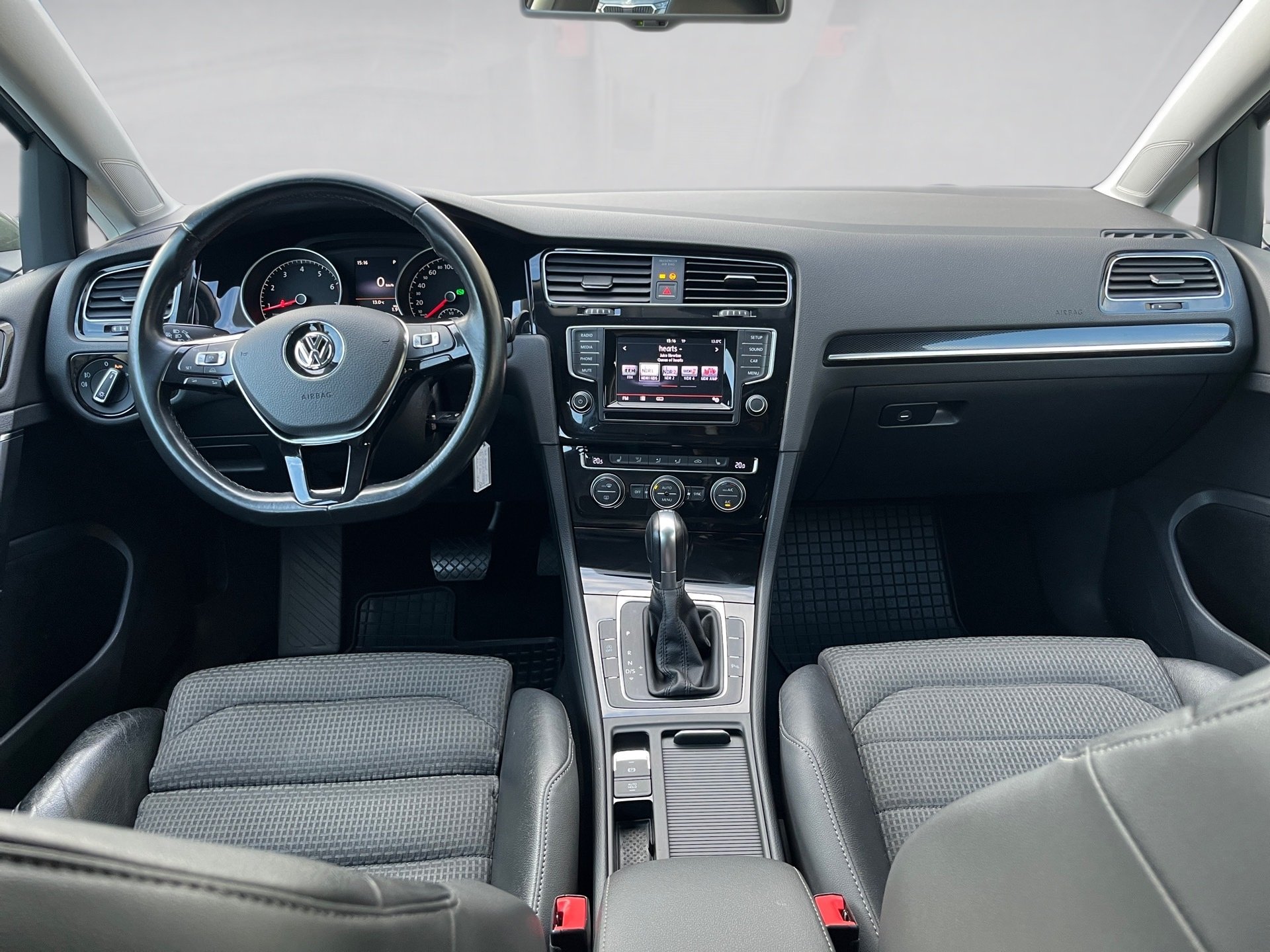 Golf VII Variant HIGHLINE TSI DSG+ALU 16+RÜCKFAHRKAMERA+ACC+EINPARKHILFE+KLIMA+RADIO