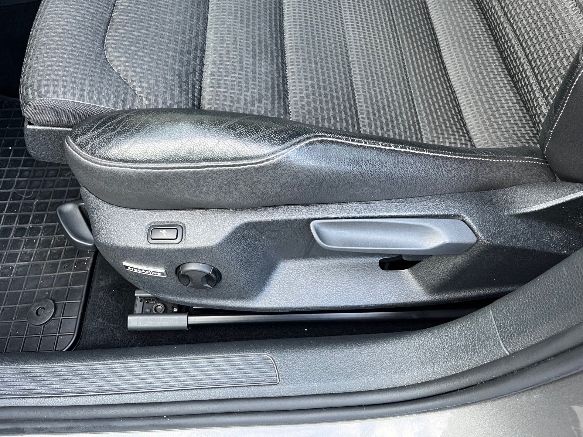 Golf VII Variant HIGHLINE TSI DSG+ALU 16+RÜCKFAHRKAMERA+ACC+EINPARKHILFE+KLIMA+RADIO