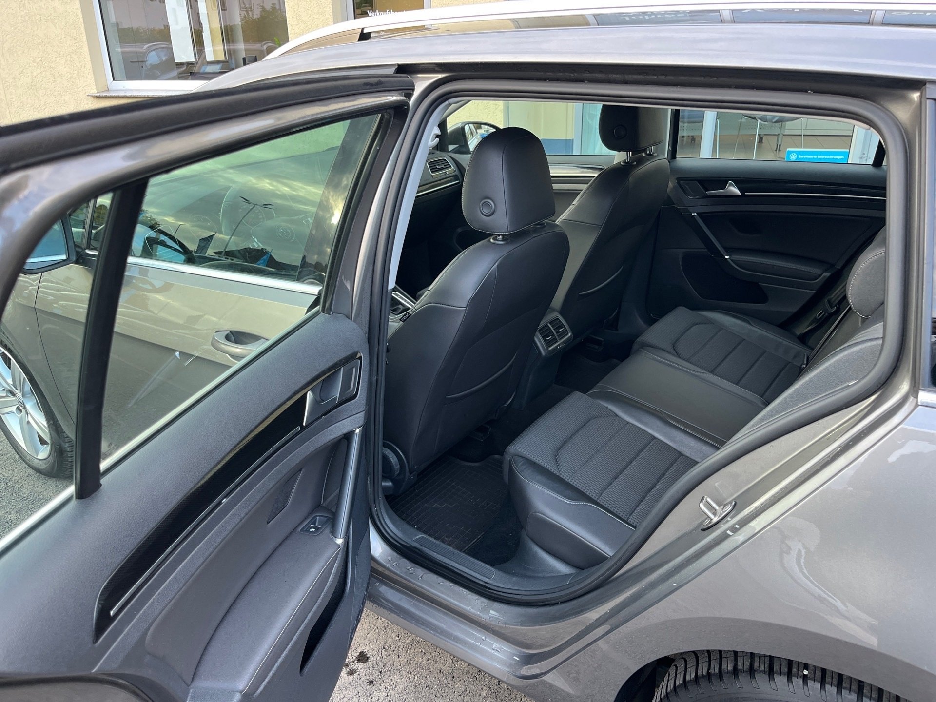 Golf VII Variant HIGHLINE TSI DSG+ALU 16+RÜCKFAHRKAMERA+ACC+EINPARKHILFE+KLIMA+RADIO