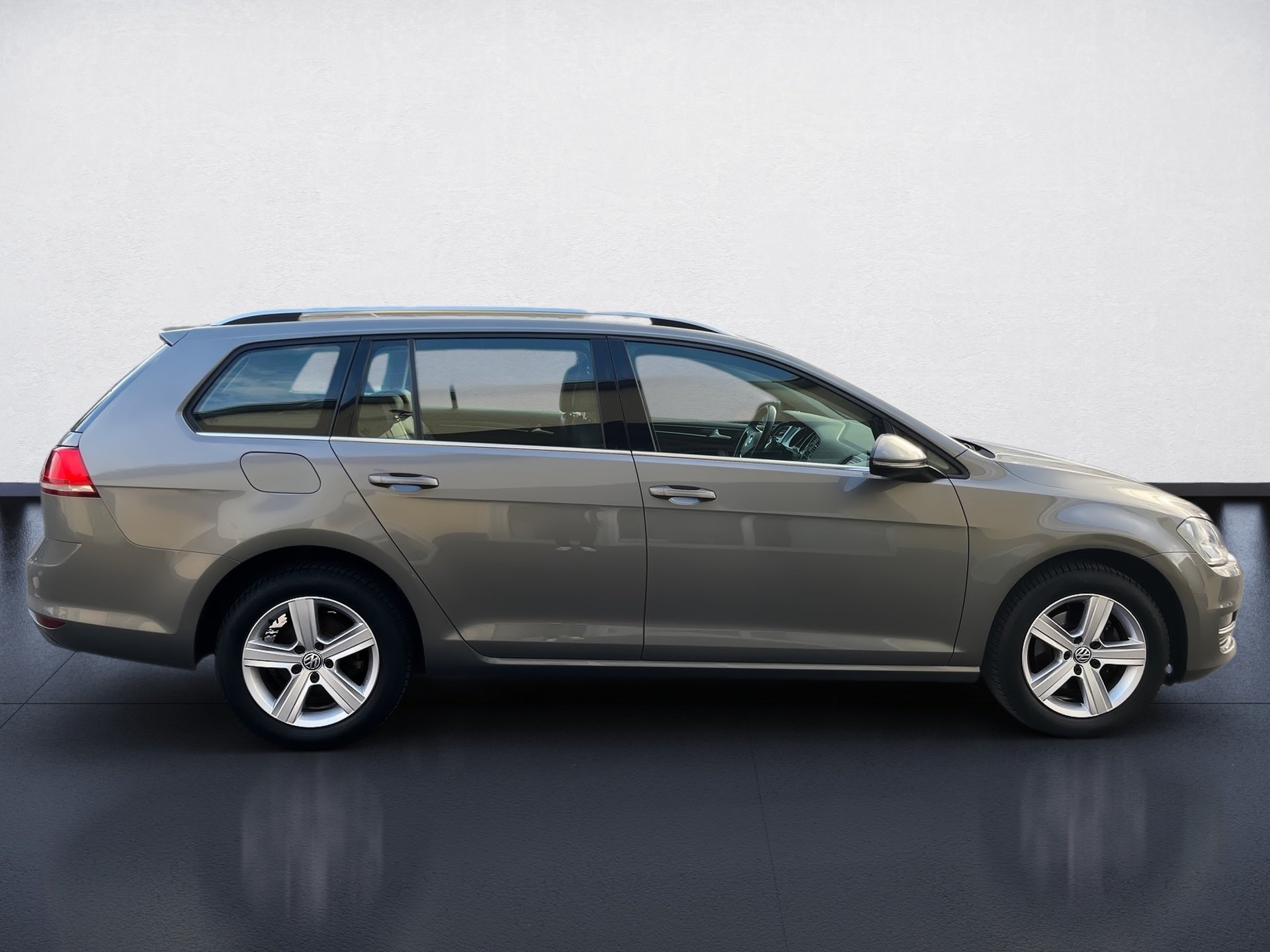 Golf VII Variant HIGHLINE TSI DSG+ALU 16+RÜCKFAHRKAMERA+ACC+EINPARKHILFE+KLIMA+RADIO