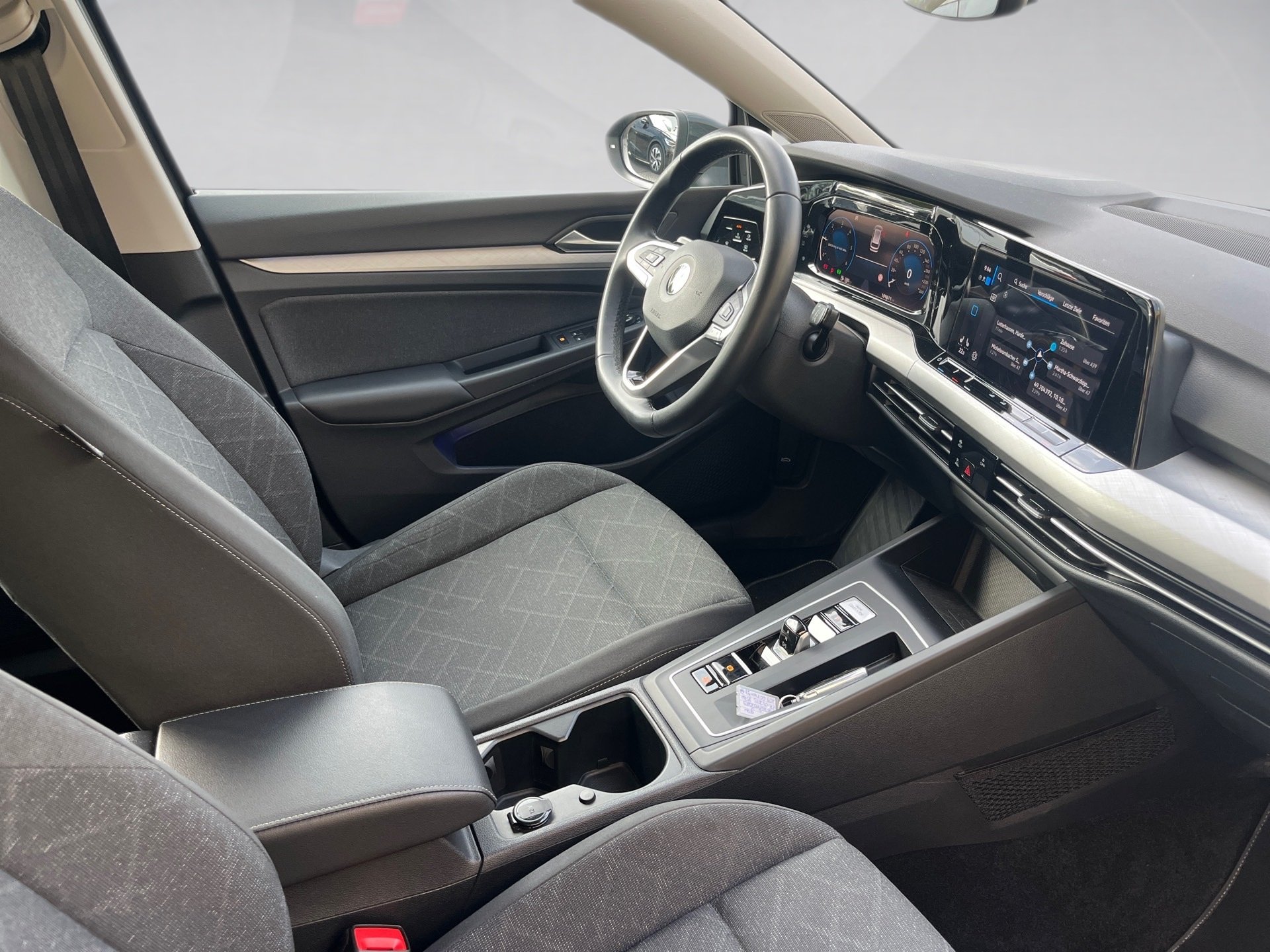 Golf VIII Variant LIFE TDI DSG+ALU 16+TRAVEL ASSIST+NAVI+LED+APP CONNECT+BUSINESS-PAKET+KL