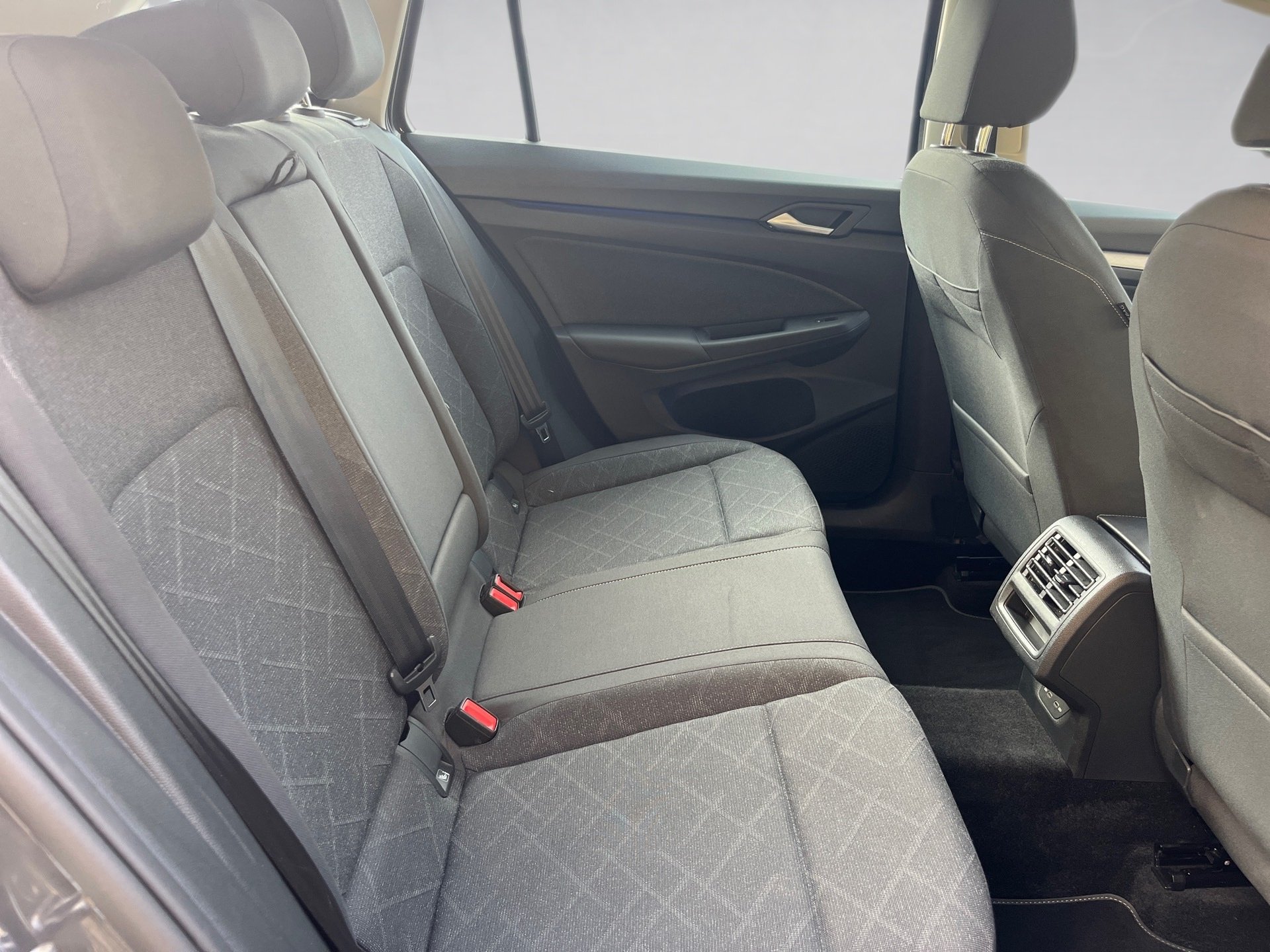 Golf VIII Variant LIFE TDI DSG+ALU 16+TRAVEL ASSIST+NAVI+LED+APP CONNECT+BUSINESS-PAKET+KL