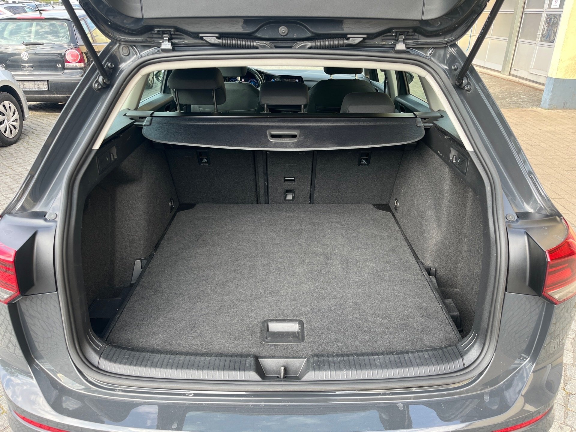 Golf VIII Variant LIFE TDI DSG+ALU 16+TRAVEL ASSIST+NAVI+LED+APP CONNECT+BUSINESS-PAKET+KL