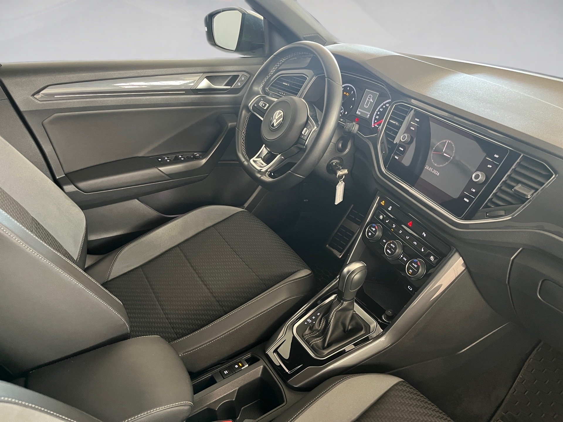 T-ROC SPORT TSI DSG+ALU 19+AHK+NAVI+EINPARKHILFE+SITZHEIZUNG+WINTERPAKET+KLIMA