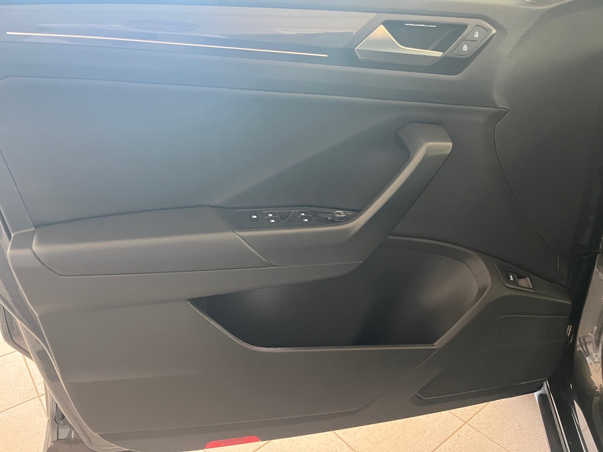 T-ROC SPORT TSI DSG+ALU 19+AHK+NAVI+EINPARKHILFE+SITZHEIZUNG+WINTERPAKET+KLIMA