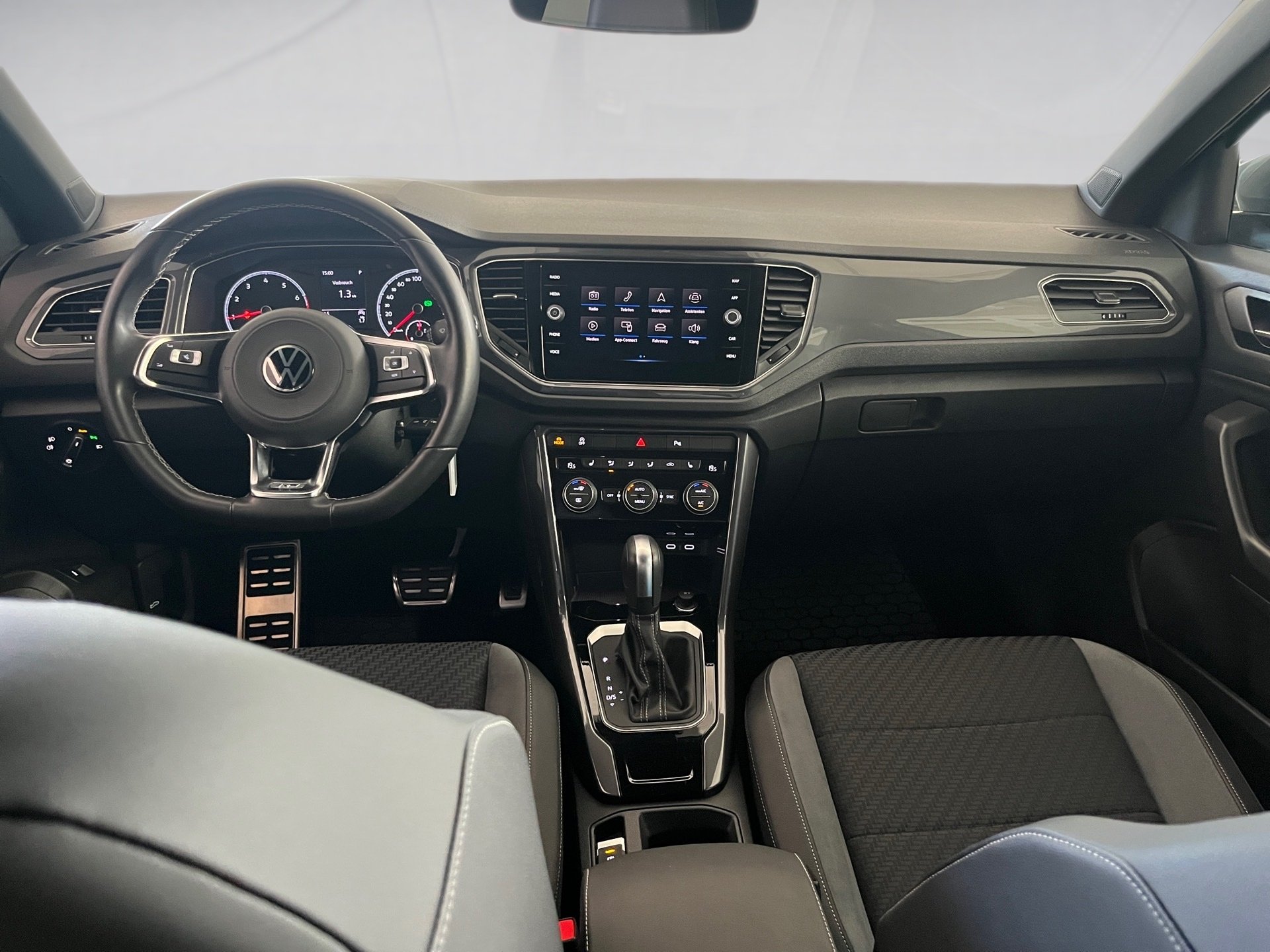 T-ROC SPORT TSI DSG+ALU 19+AHK+NAVI+EINPARKHILFE+SITZHEIZUNG+WINTERPAKET+KLIMA