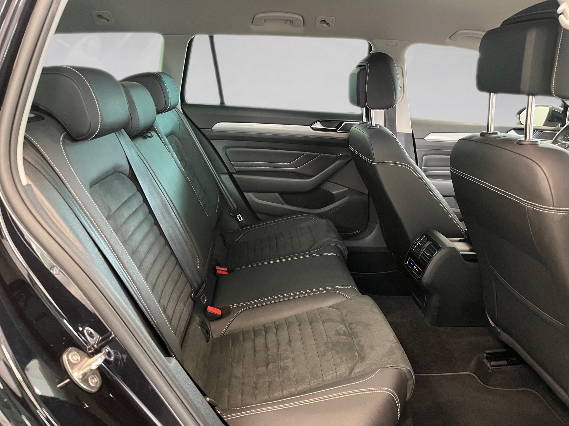 Passat Variant GTE DSG+AHK+ALU 18+RÜCKFAHRKAMERA+TRAVEL ASSIST+LED-MATRIX+NAVI+APP CONN