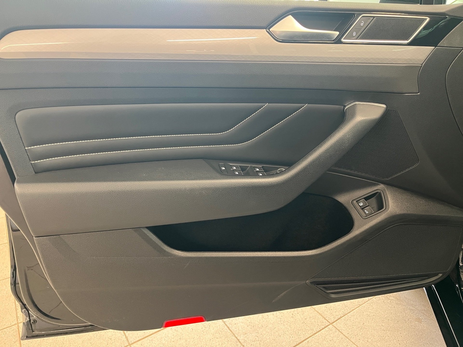 Passat Variant GTE DSG+AHK+ALU 18+RÜCKFAHRKAMERA+TRAVEL ASSIST+LED-MATRIX+NAVI+APP CONN